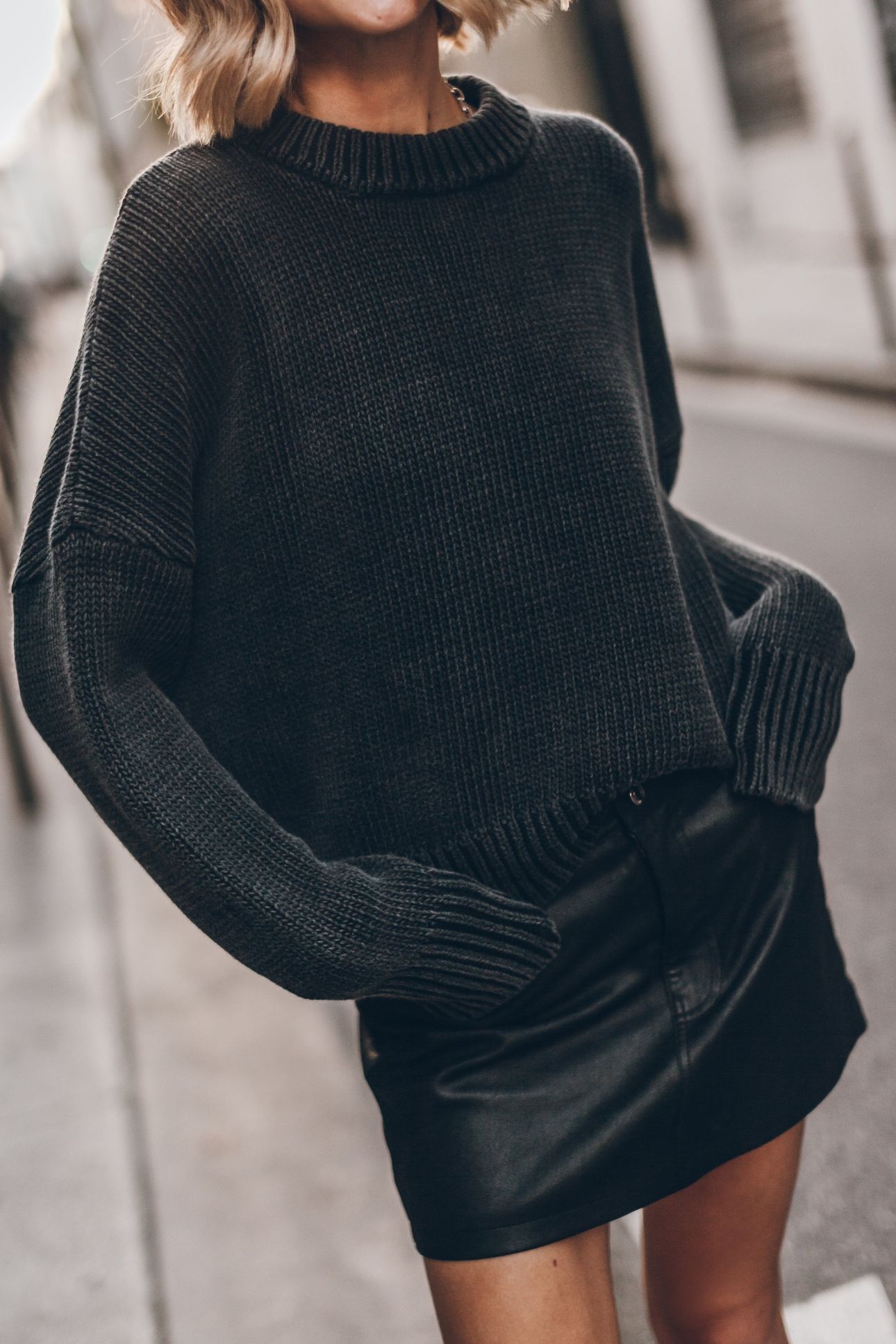THE DARK FADED KNIT SWEATER 2