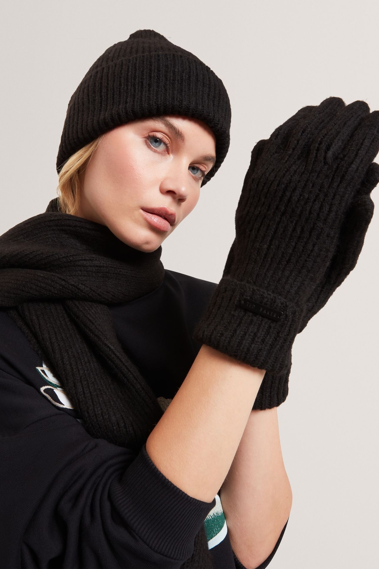 KNITTED RIBBED GLOVES BLACK 3