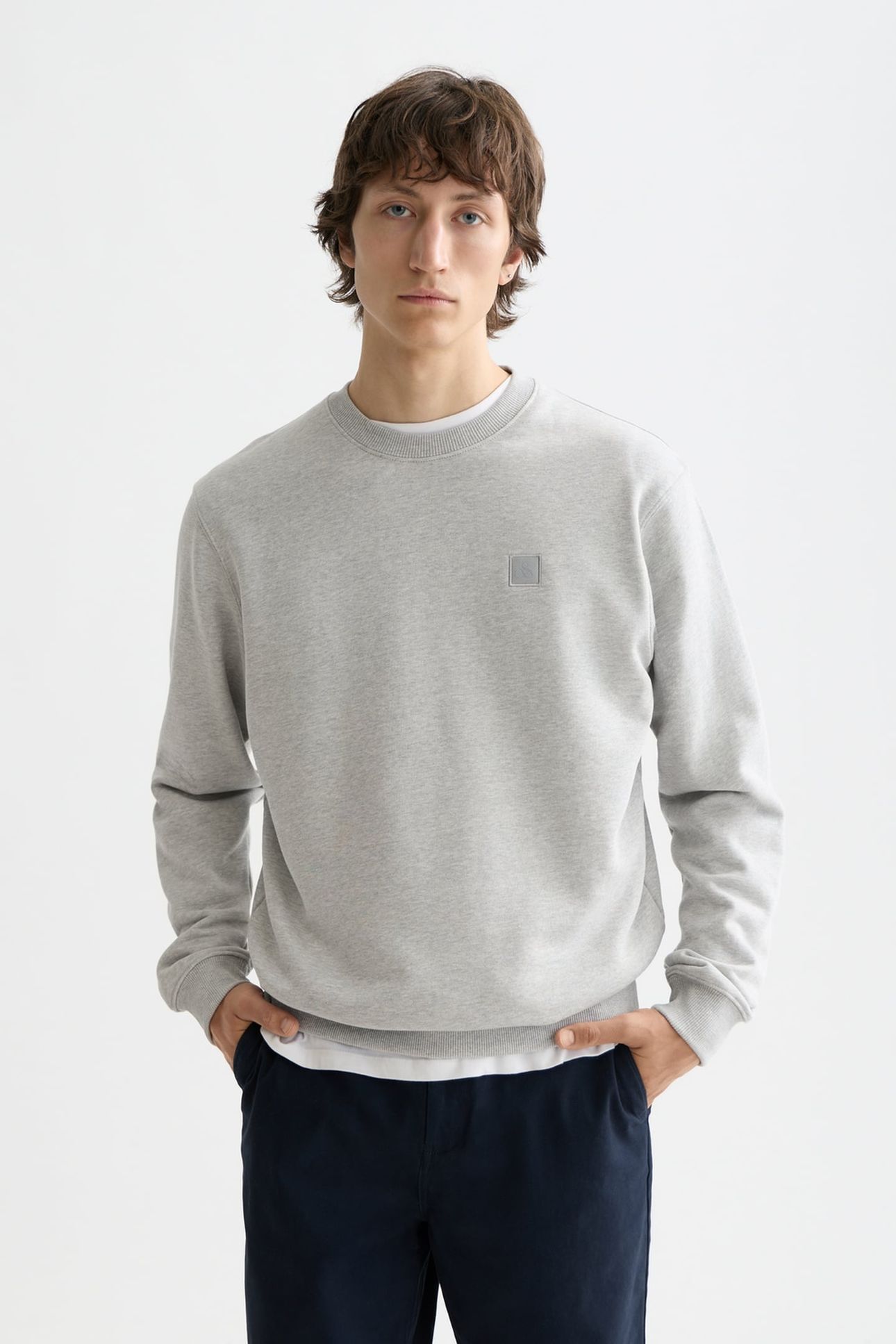 LOGO BADGE REGULAR-FIT SWEATSHIRT LIGHT PASTEL GREY 1