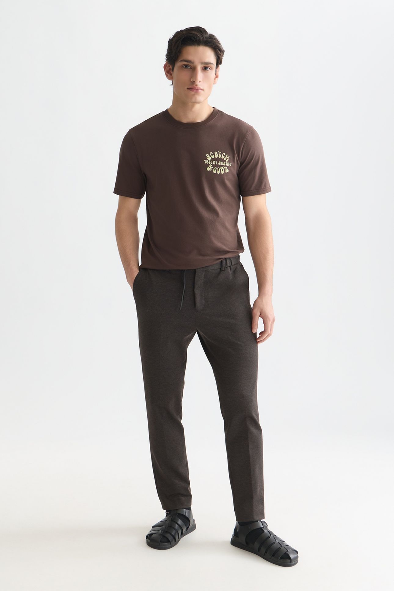 LEFT CHEST ARTWORK REGULAR-FIT T-SHIRT DARK BROWN 3