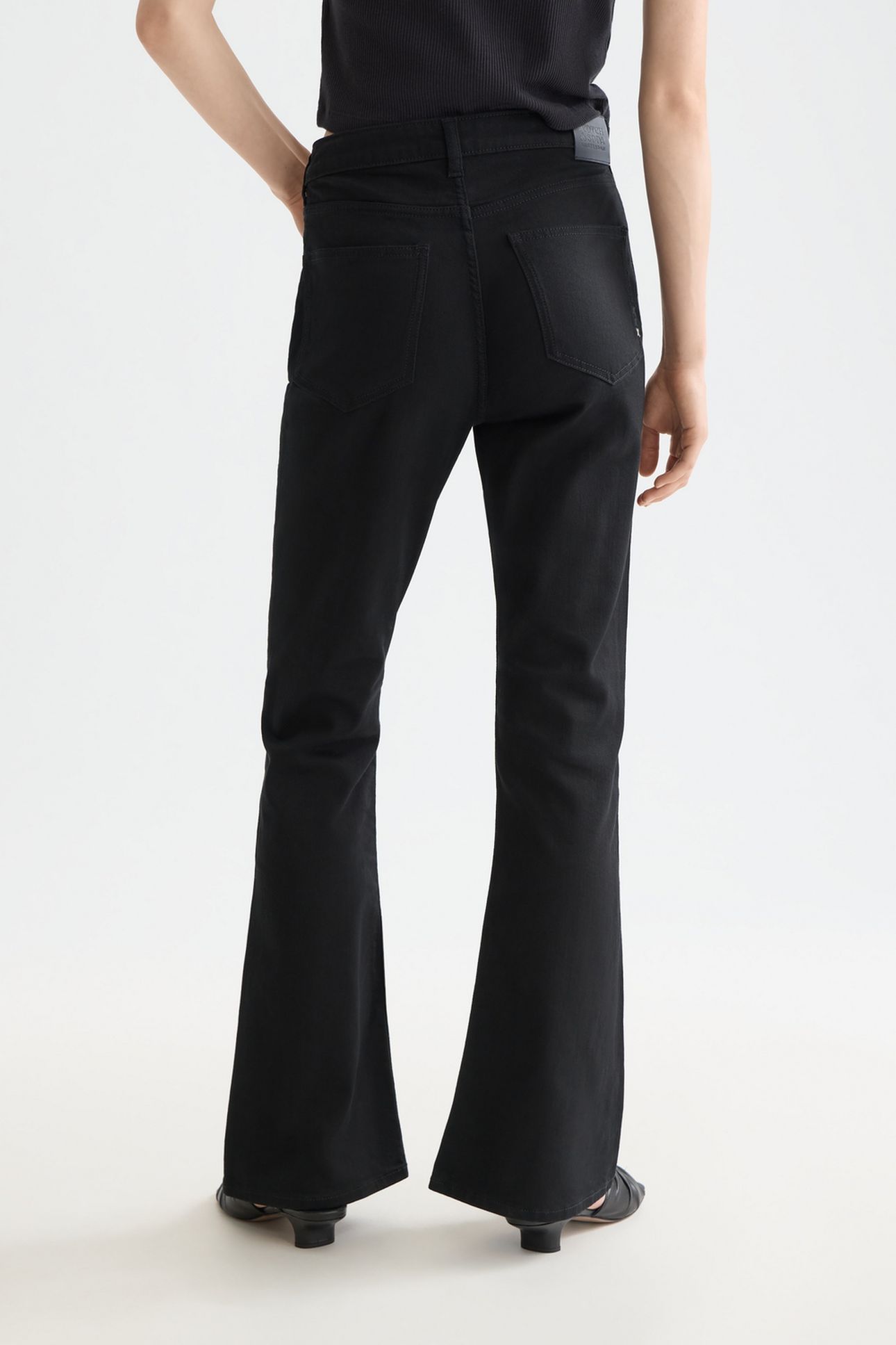 CORE THE CHARM FLARED JEANS STAY BLACK STAY 2