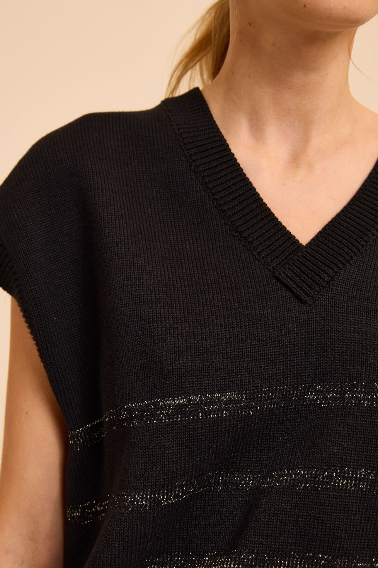 BLACK KNIT SLEEVELESS SWEATER WITH LUREX STRIPES 6