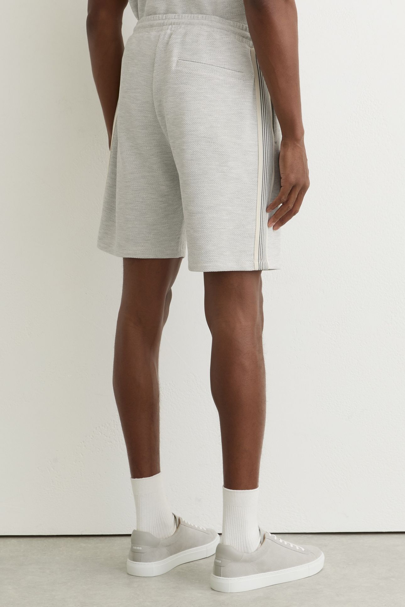 TEXTURED TAPE INSERT DRAWSTRING SHORT GREY MELANGE 2