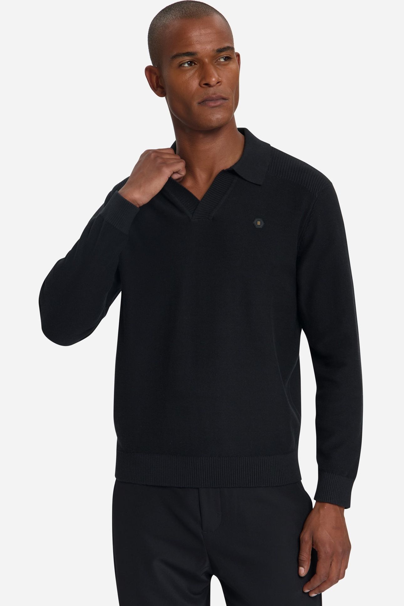 PULLOVER V-COLLAR SHOULDER DETAIL BLACK 2