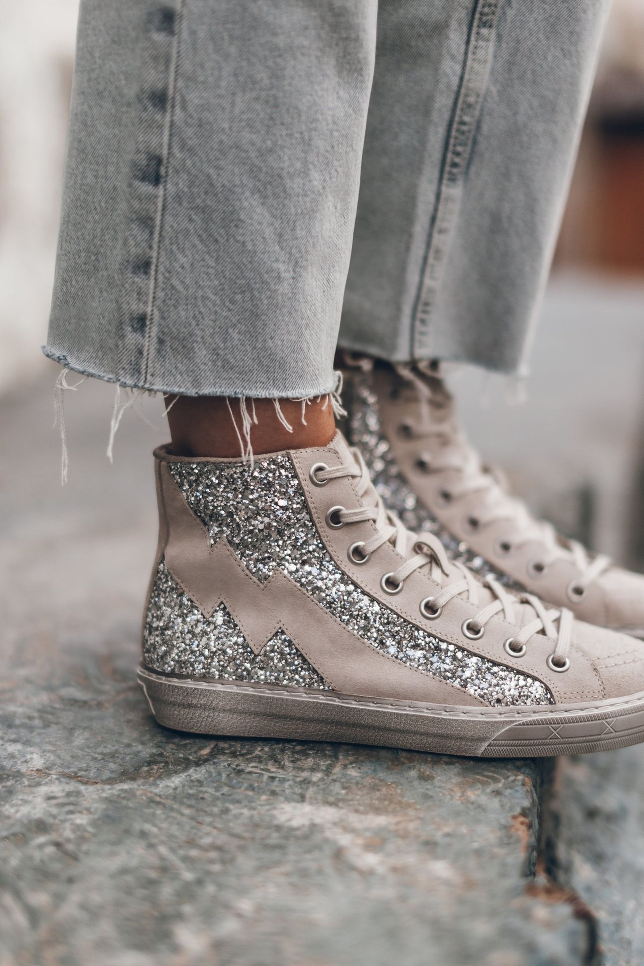 THE GLITTER SNEAKERS 1