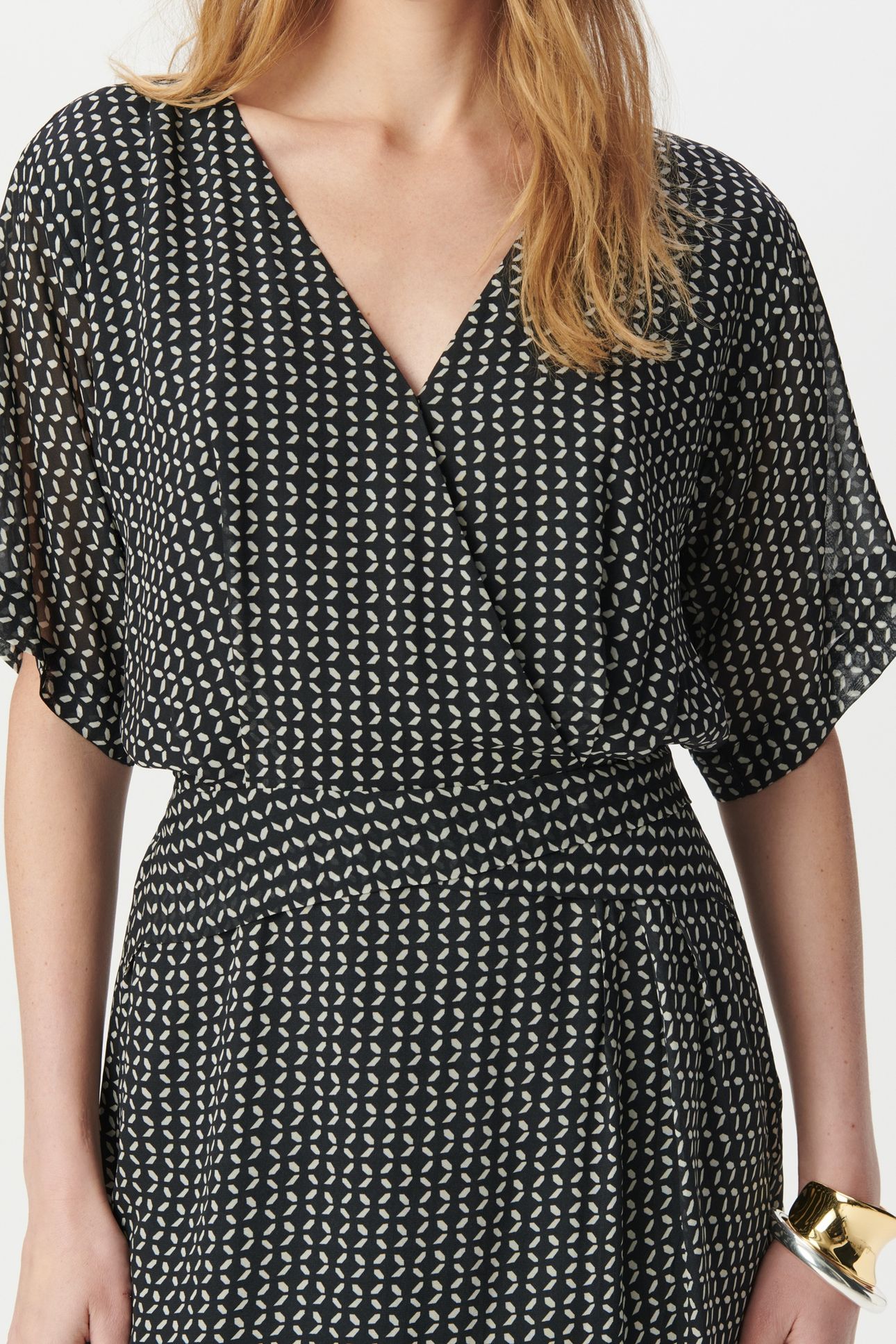 BLACK FLUID DRESS WITH GEOMETRIC PRINT 5
