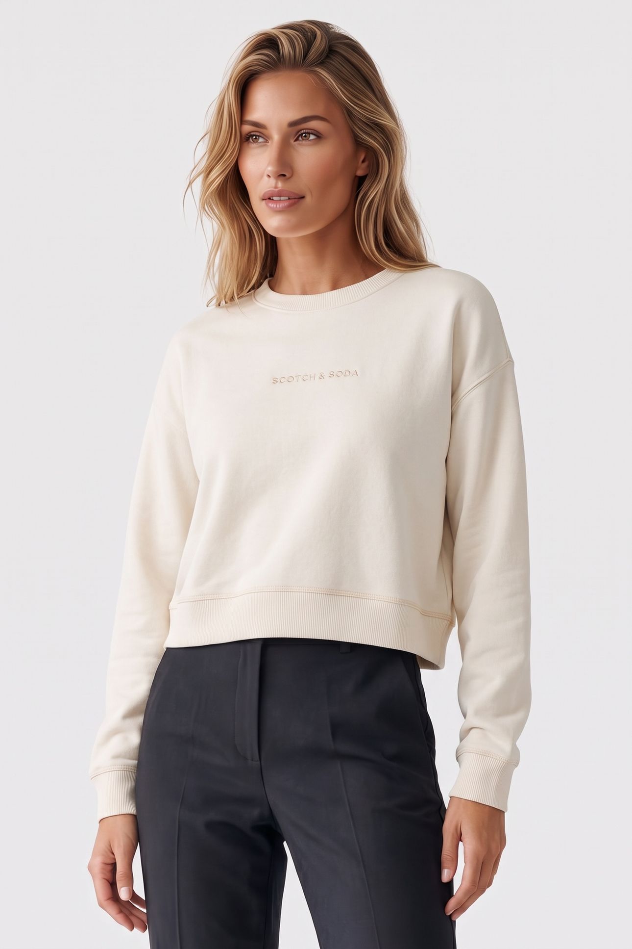 CORE CHEST ARTWORK SWEATSHIRT WHITE TRADITIONAL 1