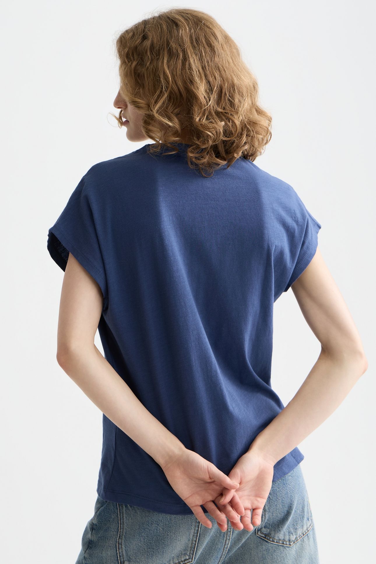 V-NECK T-SHIRT WITH AMPERSAND EMBROIDERY OCEANA 2