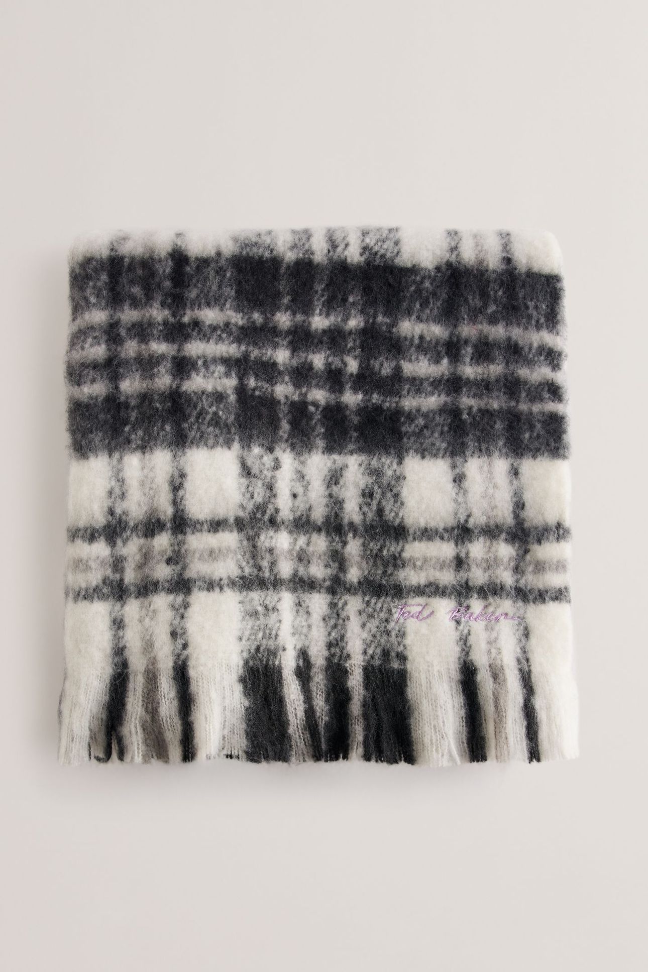 CHELLIS CHECKED WOVEN SCARF BLACK 1