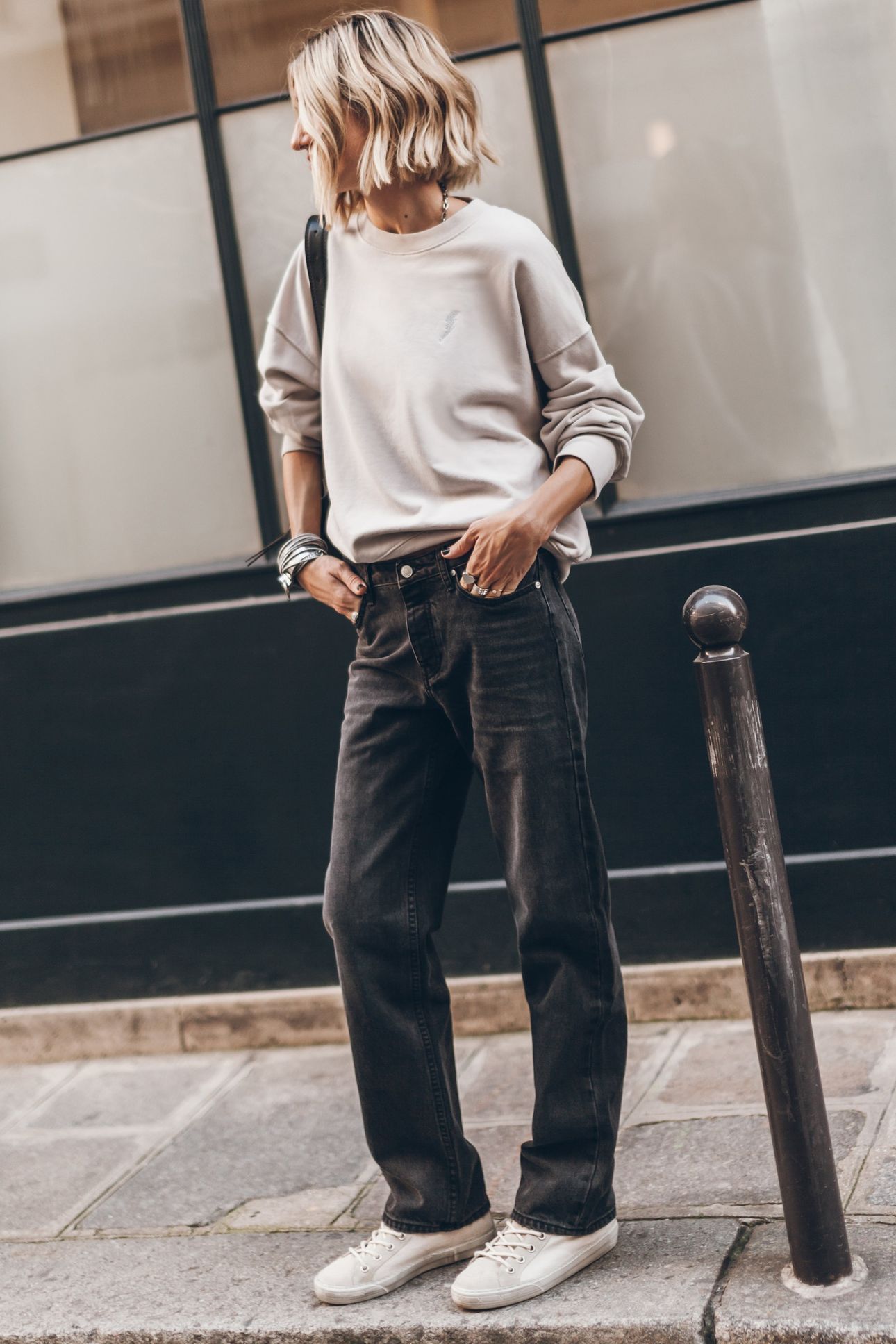 THE BLACK STRAIGHT JEANS 2