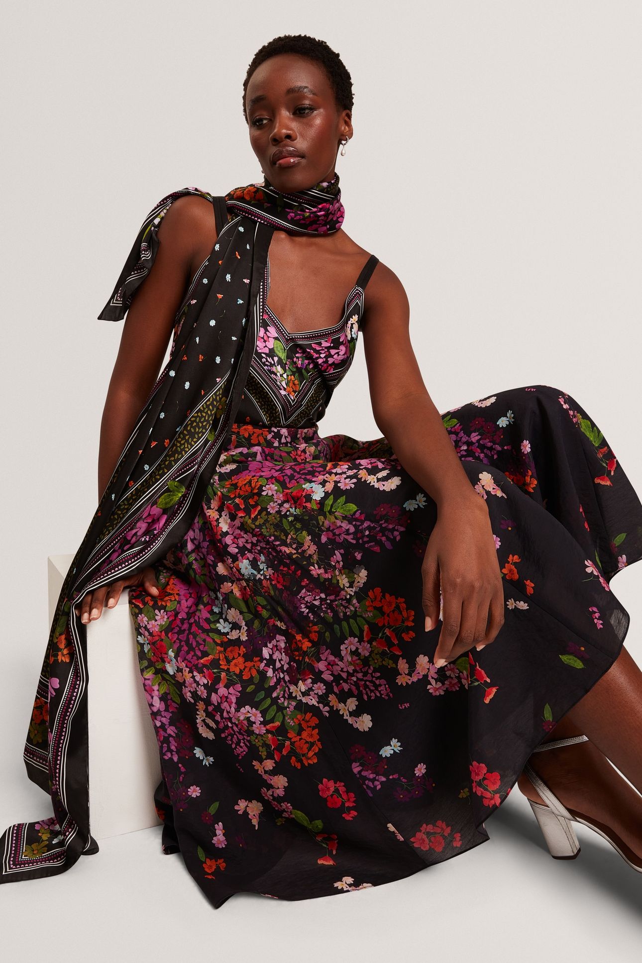 FLORAL BLOOM LONG SILK SCARF BLACK 1