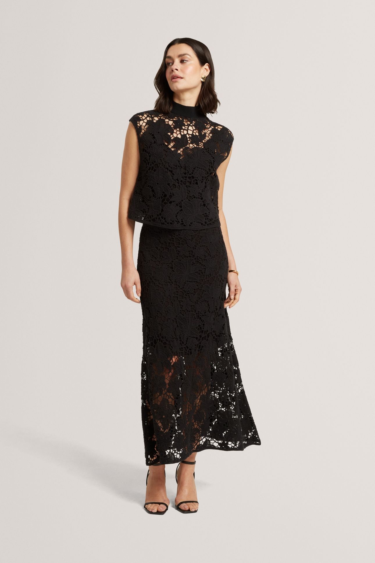 CROPPED CROCHET TOP BLACK 1