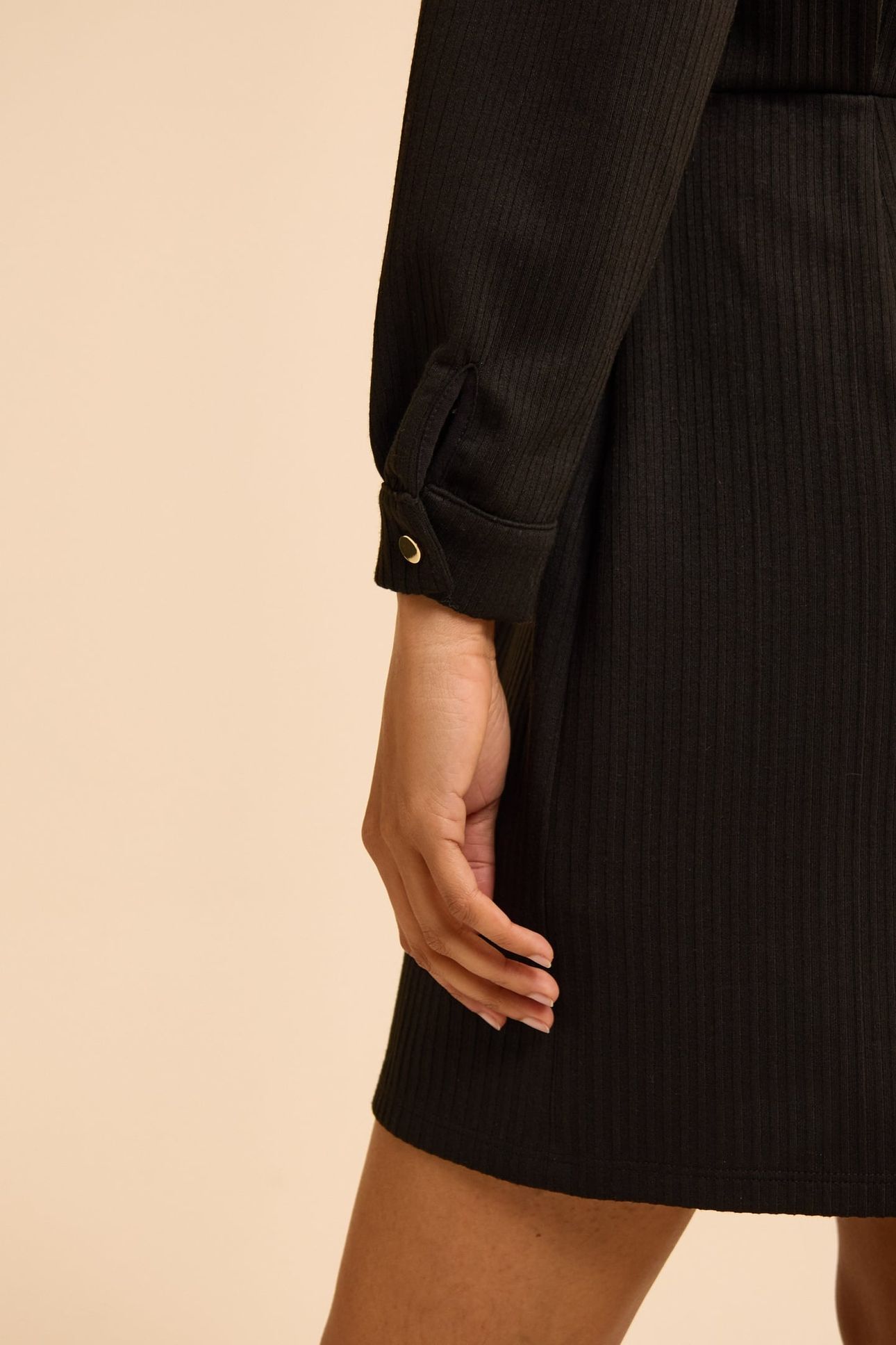 BLACK RIBBED KNIT LONG-SLEEVED DRESS 7