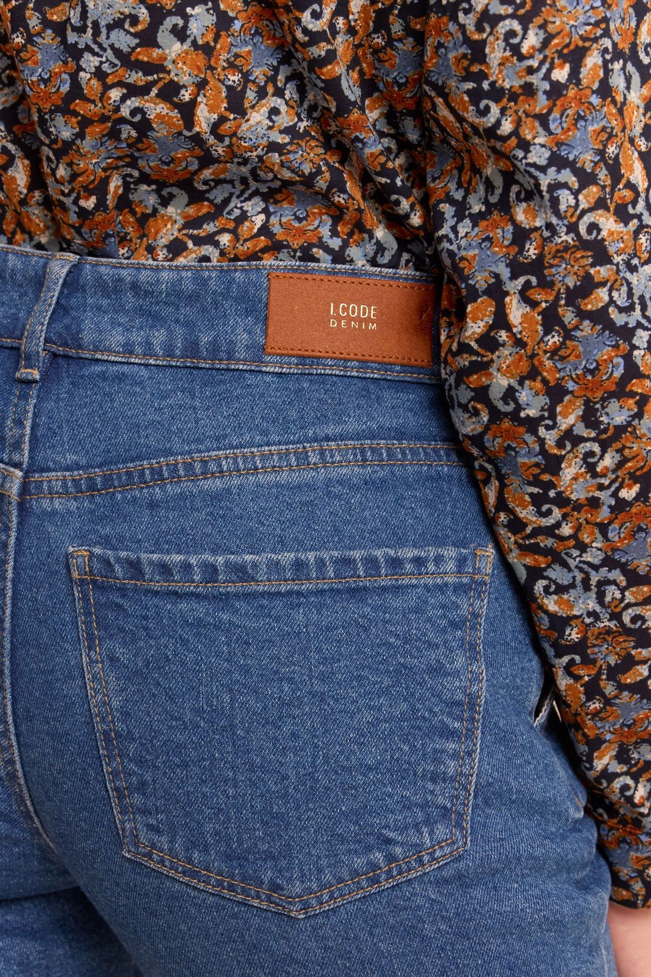 BLUE DROP FRONT-LOOK FLARED JEANS MARIE 6