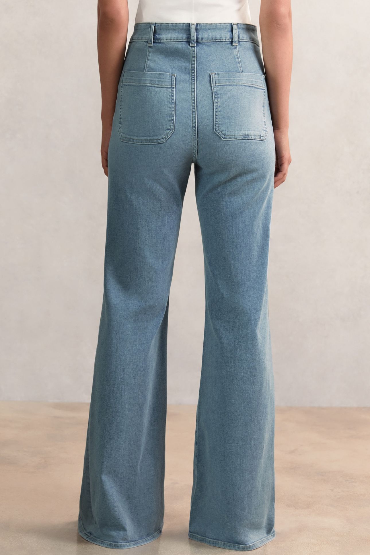 FLARE PATCH POCKET JEAN LIGHT BLUE 2