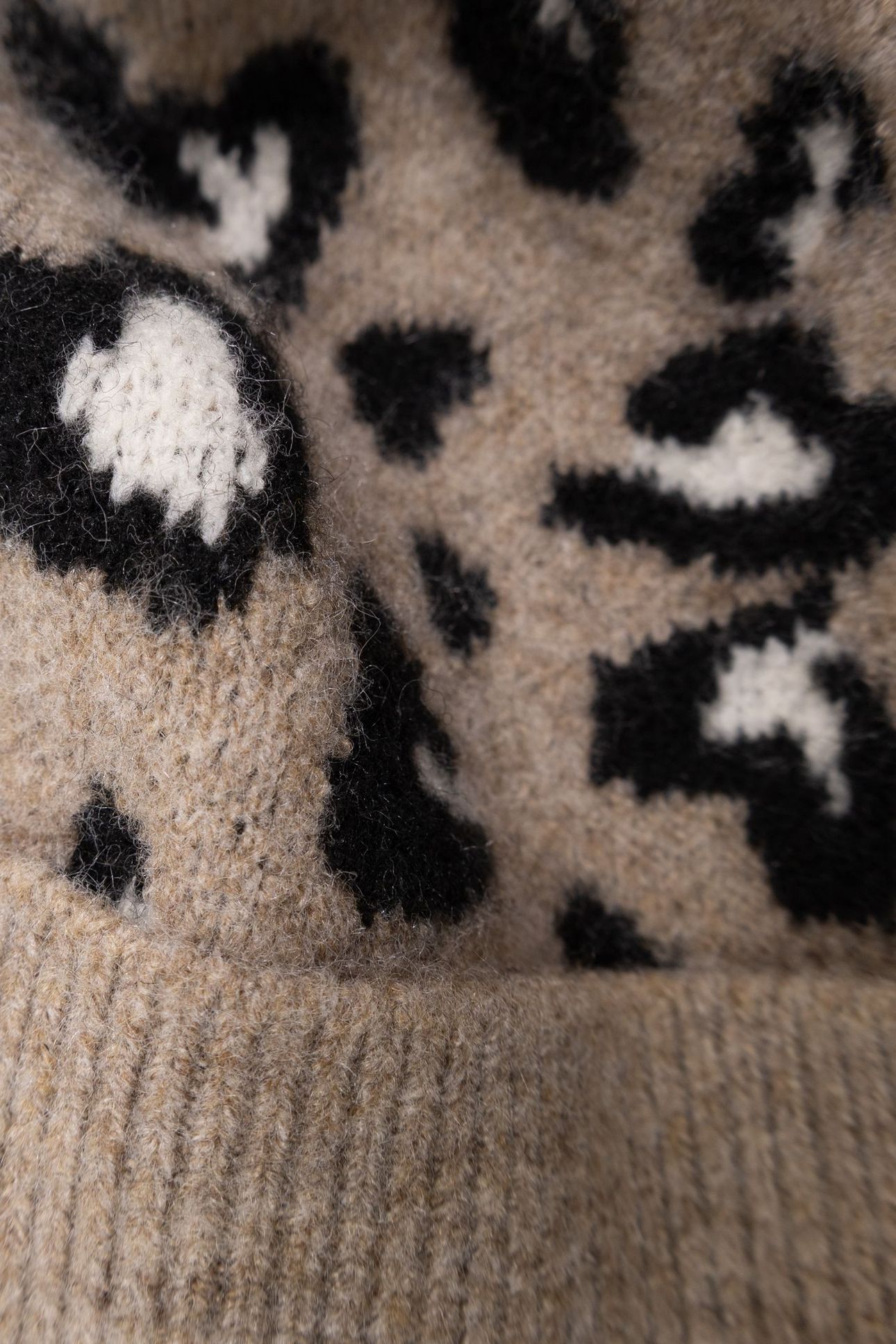 BEIGE LEOPARD PATTERN KNIT BEANIE 2