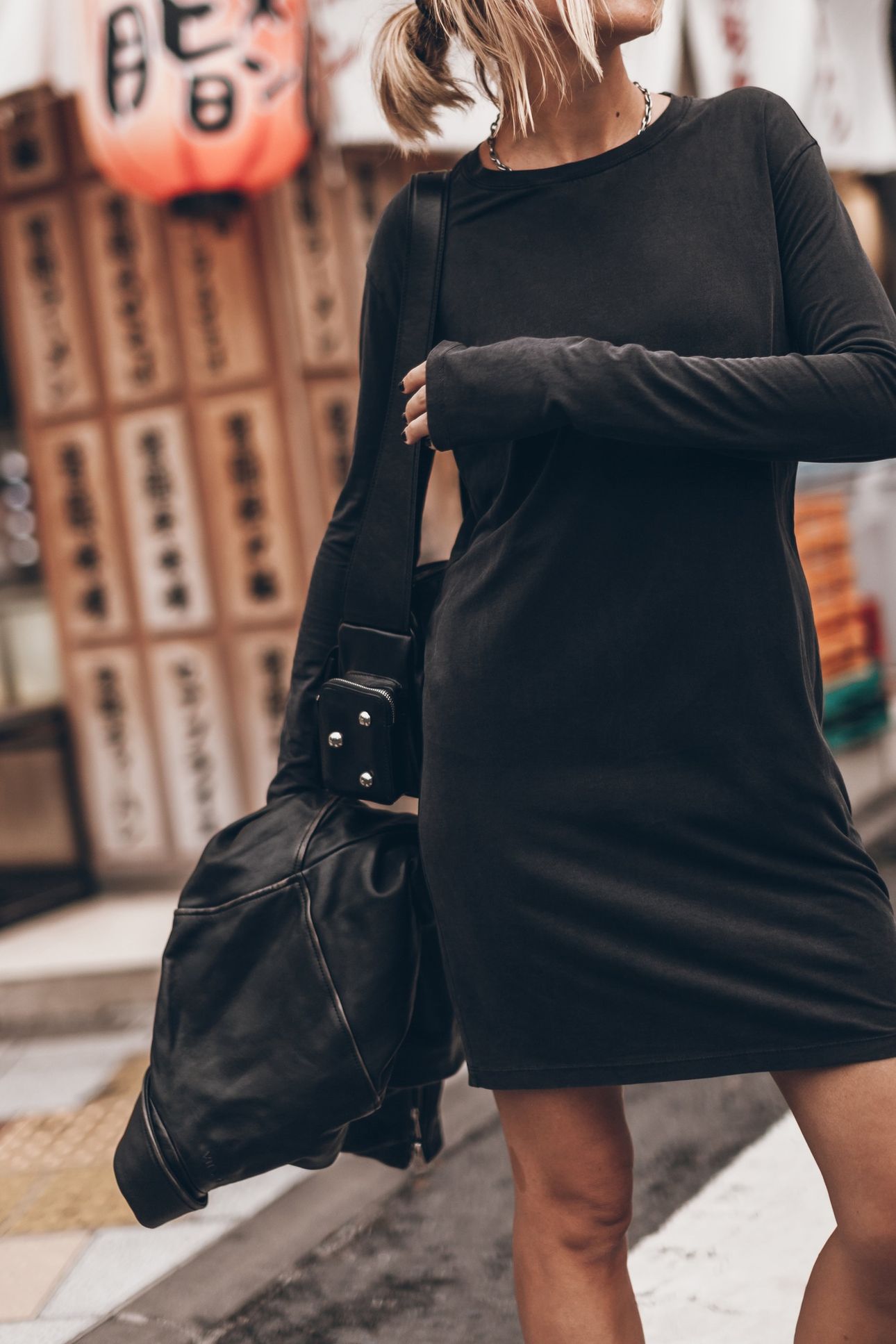 THE DARK SHORT LONGSLEEVE DRESS 1