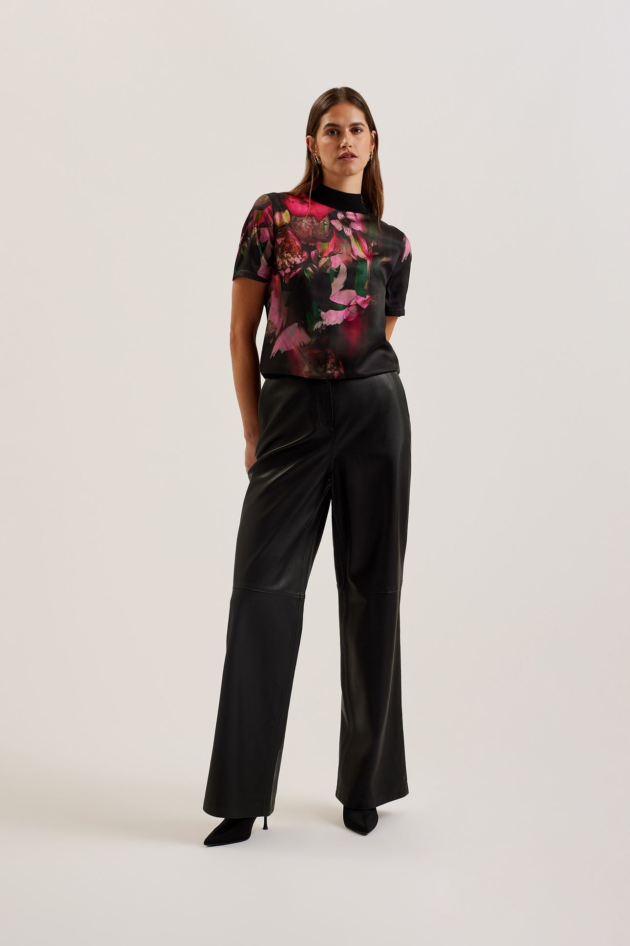 ASTHAA PRINTED WOVEN FRONT SHORT SLEEVE BLACK 1
