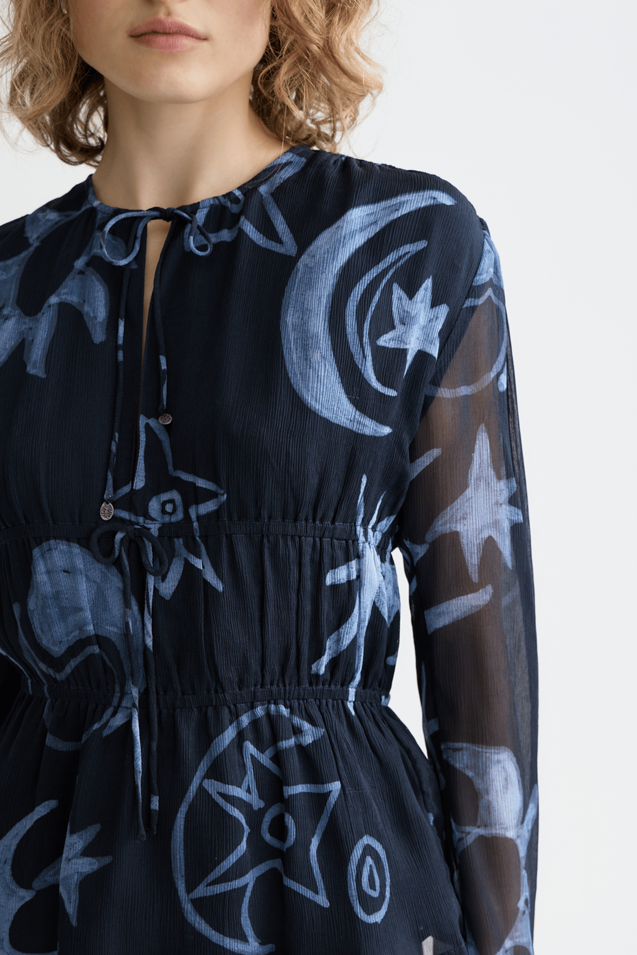 PRINTED TIED FRONT WOVEN TOP COSMIC SKY SPACED CARBON 6
