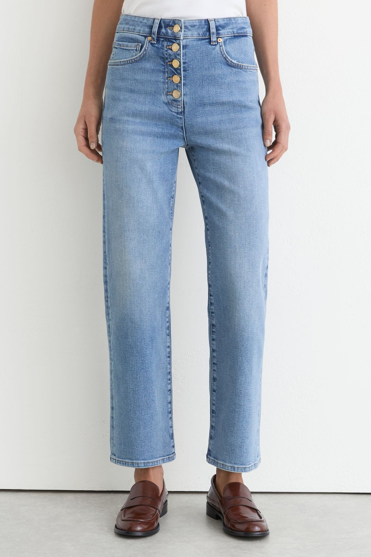 STRAIGHT LEG JEAN LIGHT BLUE 1