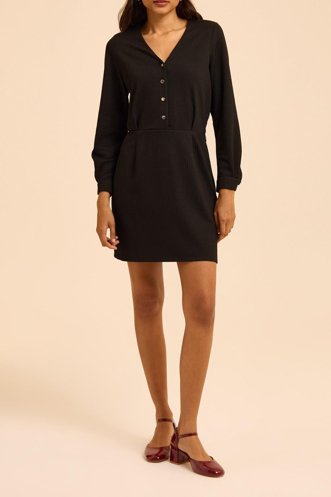 BLACK RIBBED KNIT LONG-SLEEVED DRESS 3