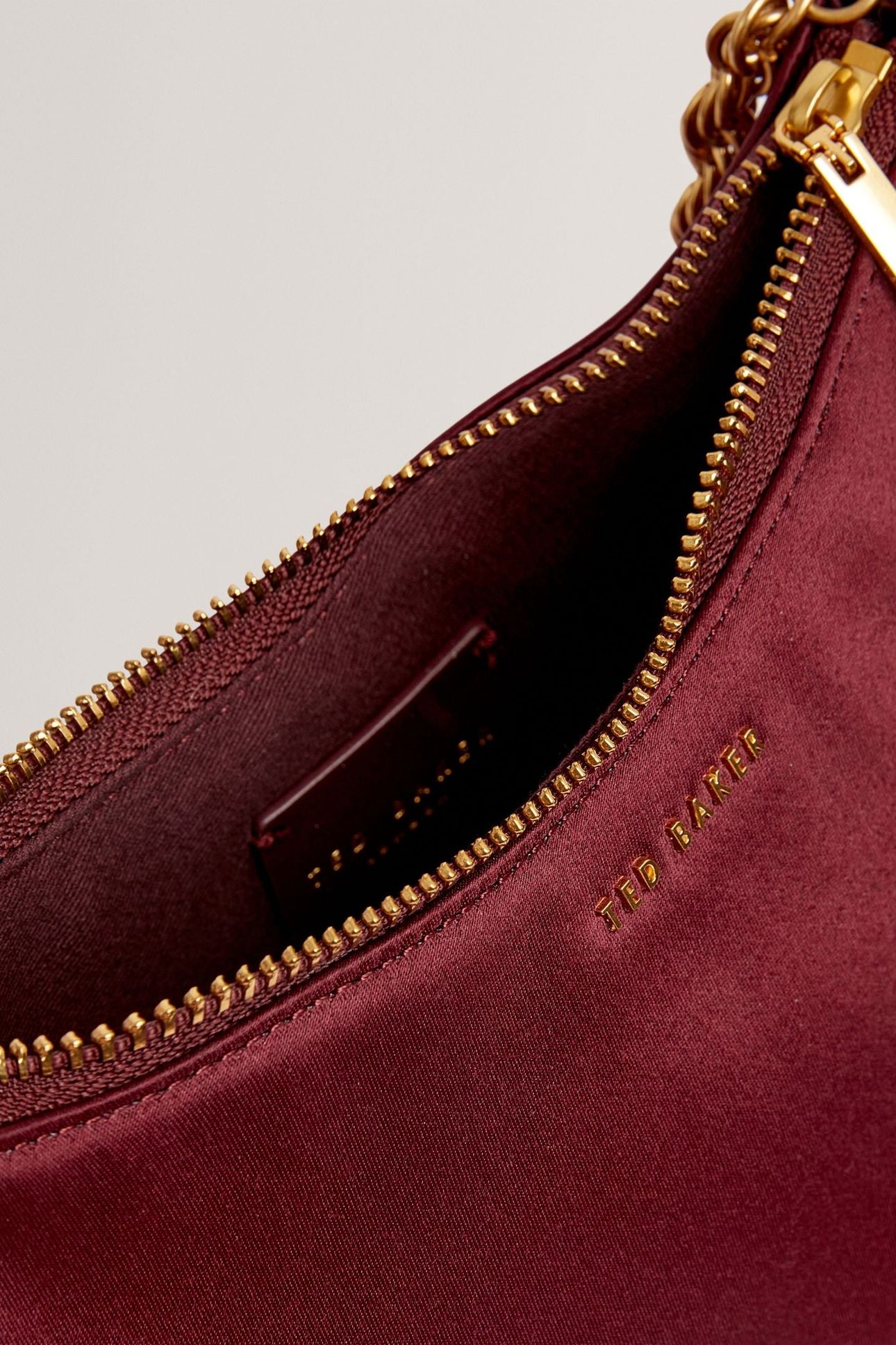 CHAIN DETAIL SATIN SHOULDER BAG WINE 3