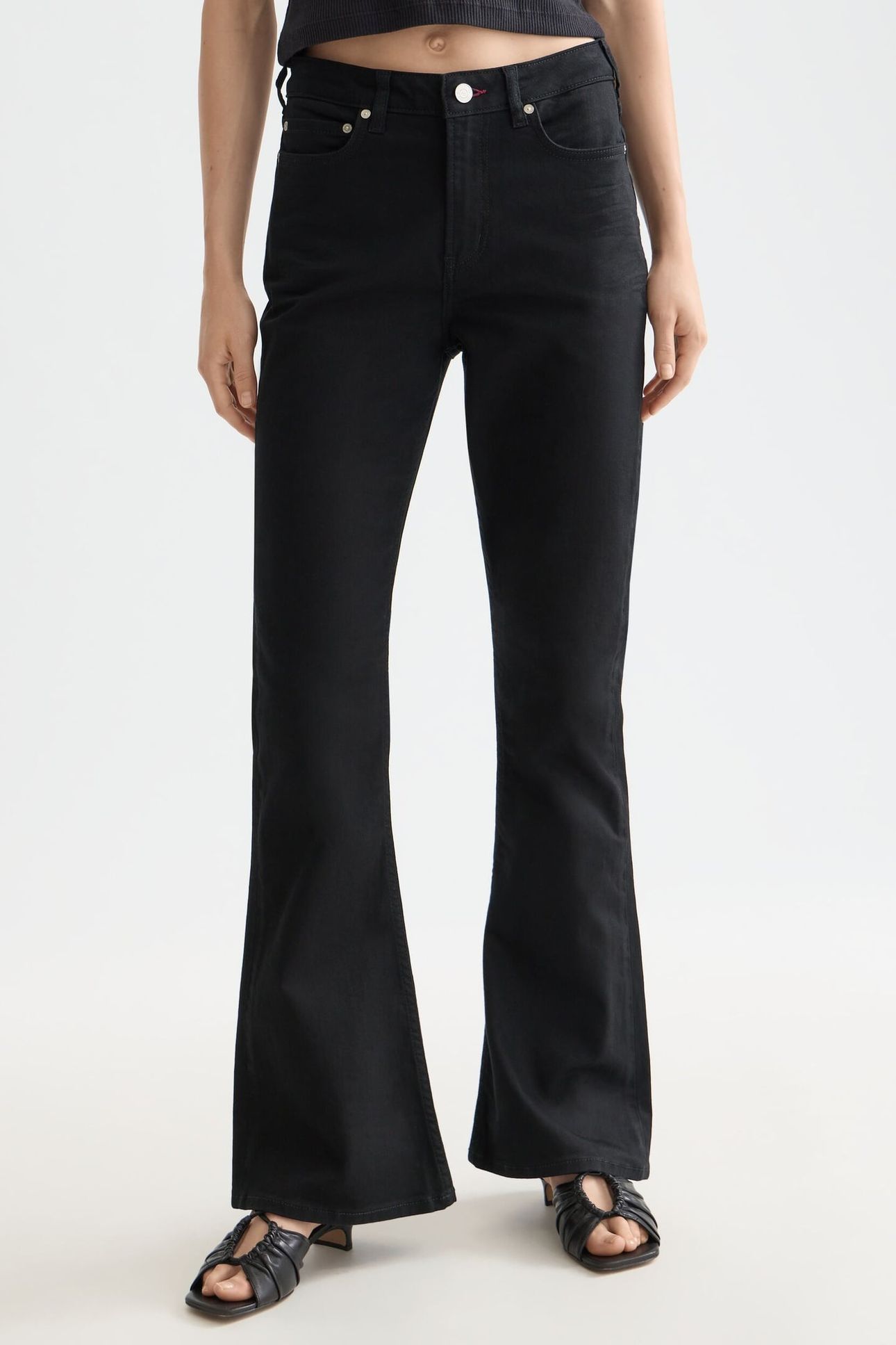 THE CHARM FLARED JEANS STAY BLACK 1