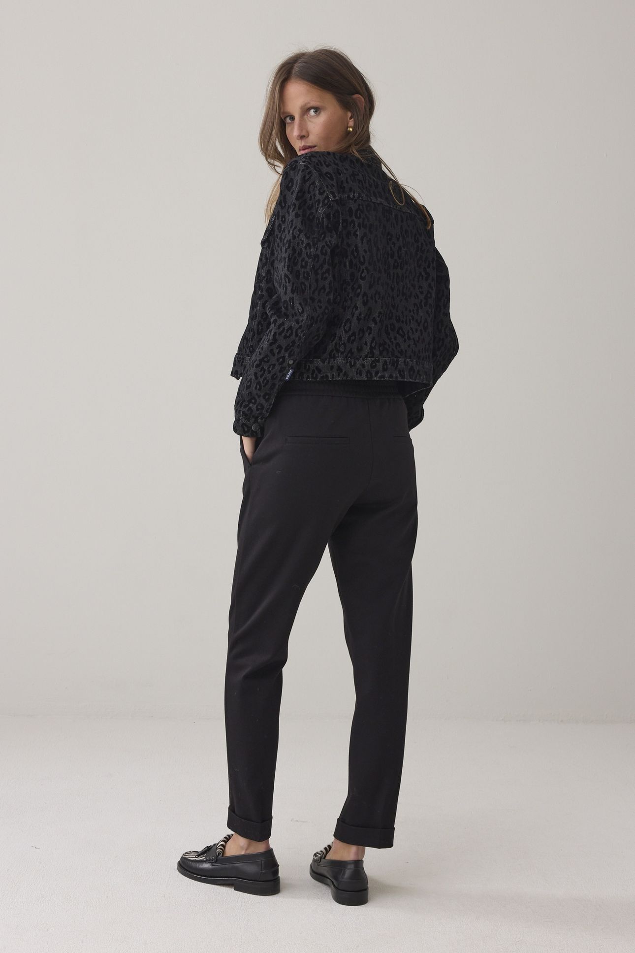 TROUSERS FITTED PUNTO MILANO BLACKS 2