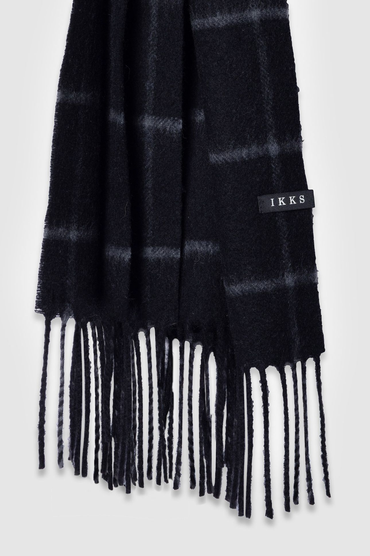 BLACK SCARF WITH CHECK PATTERN 3