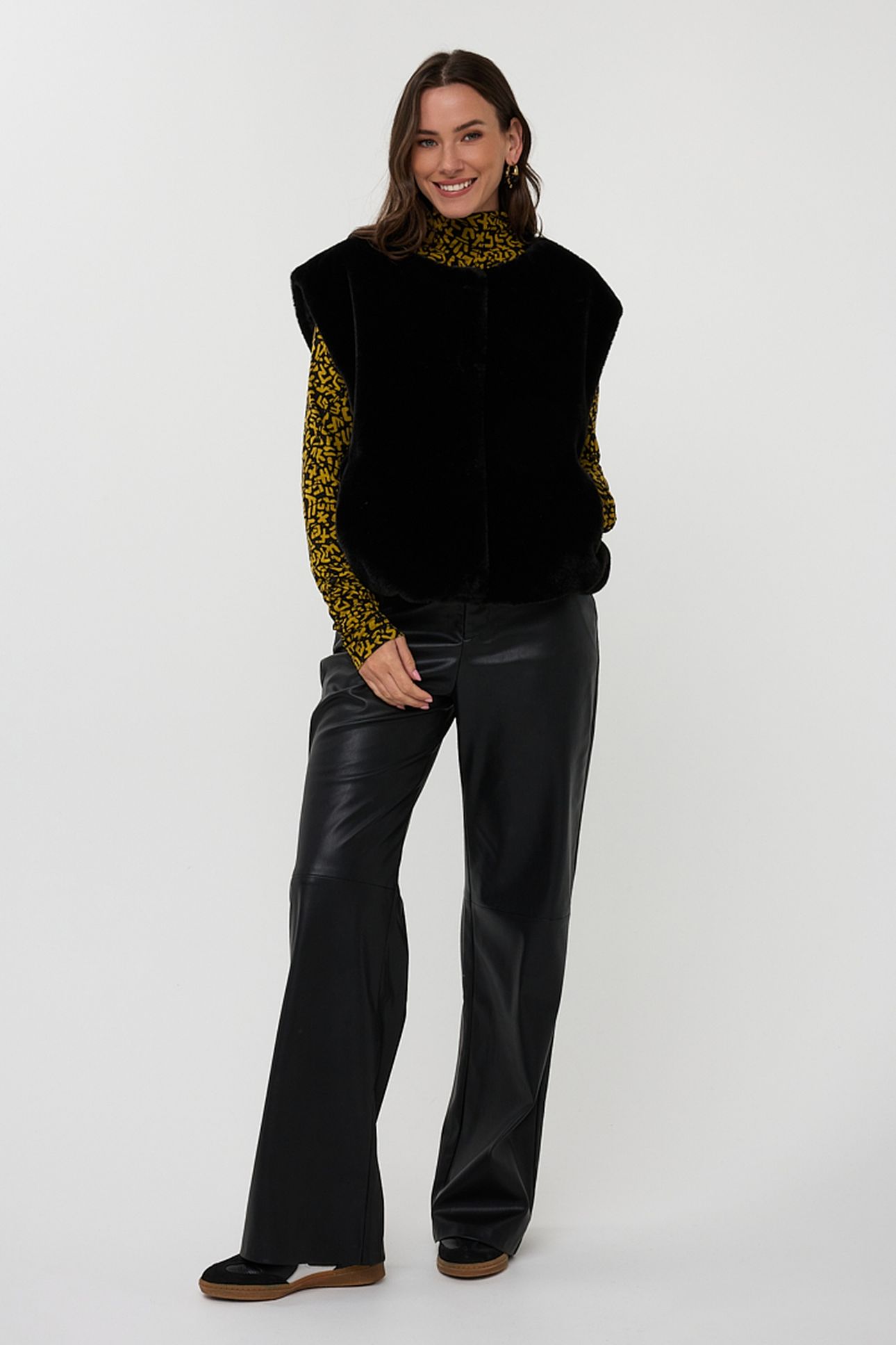 BODYWARMER FAKE FUR BLACK 1