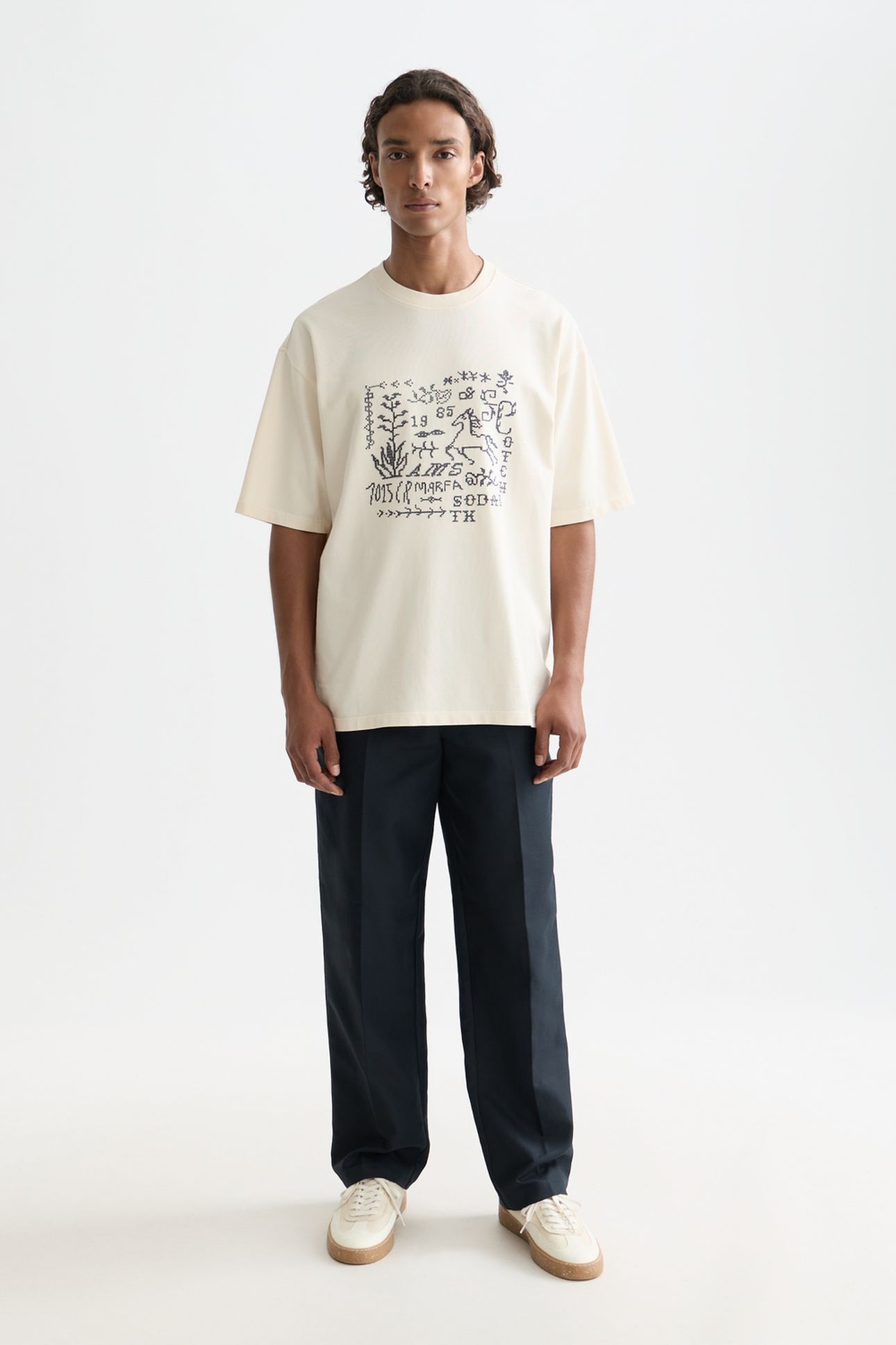 CROSS-STITCHED FRONT ARTWORK LOOSE-FIT T-SHIRT LIGHT BEIGE 3