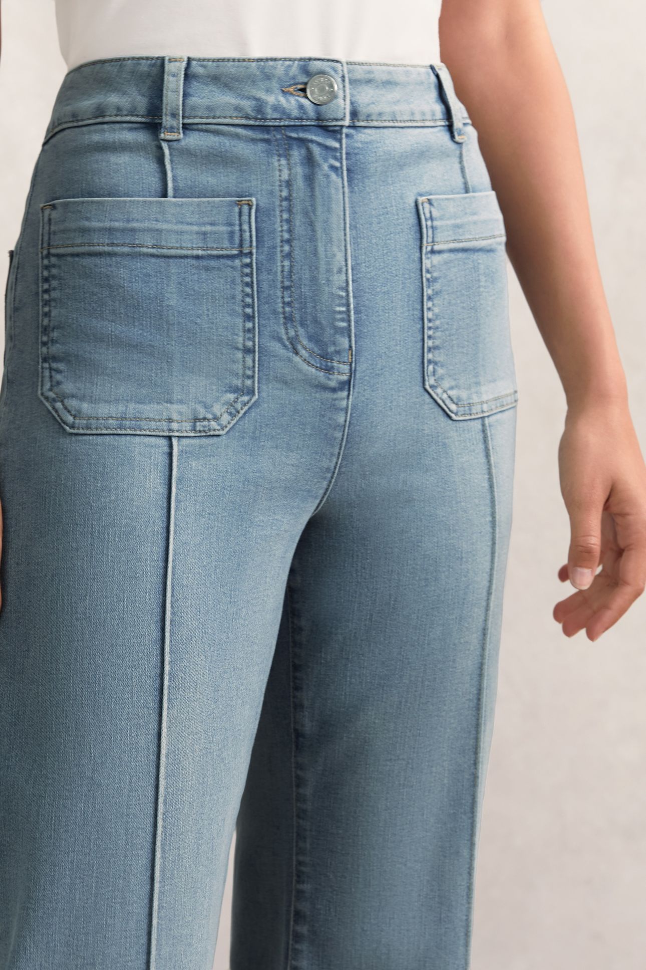 FLARE PATCH POCKET JEAN LIGHT BLUE 6