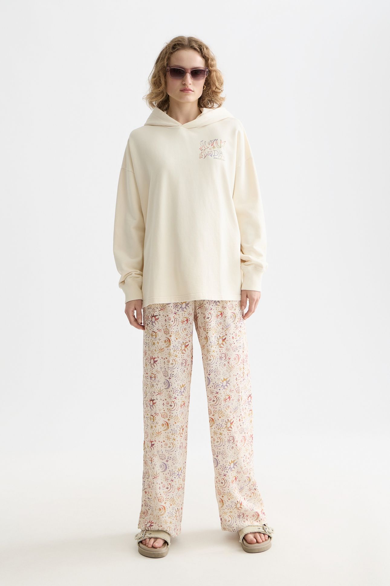 WASHED ARTWORK HOODIE EGGNOG 3