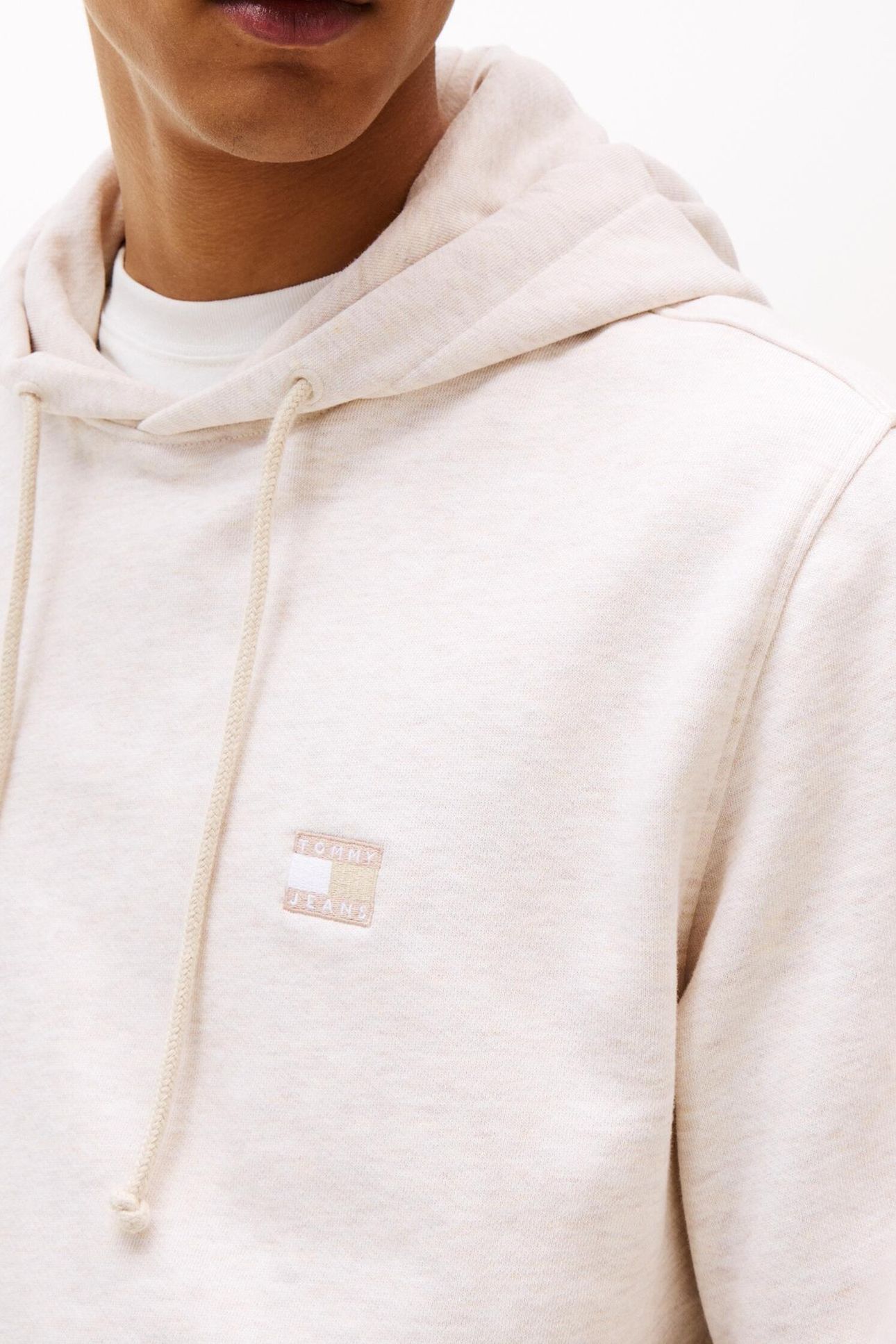 TJM REG BADGE HOODIE OAT MARL HEATHER TONAL 5
