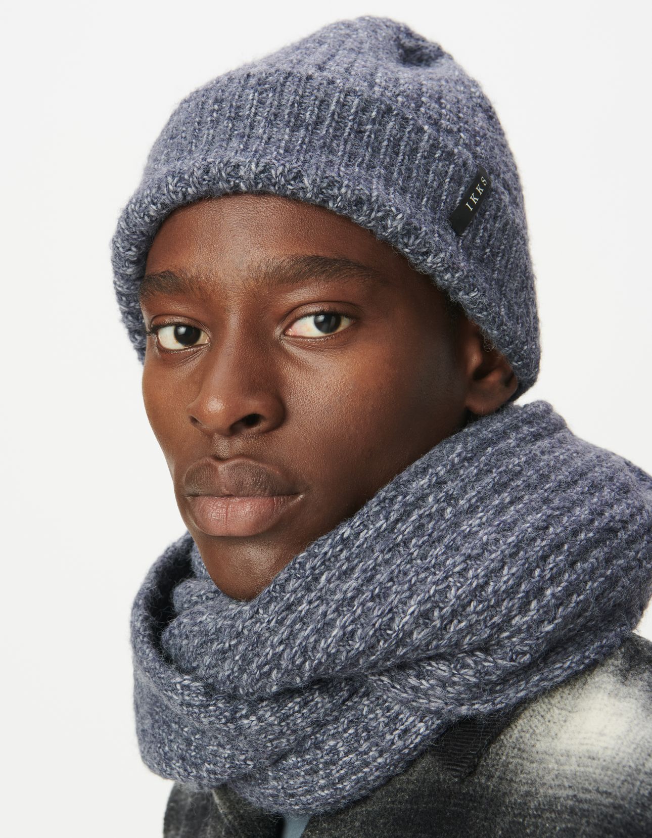 BLUE RIBBED KNIT SNOOD 5