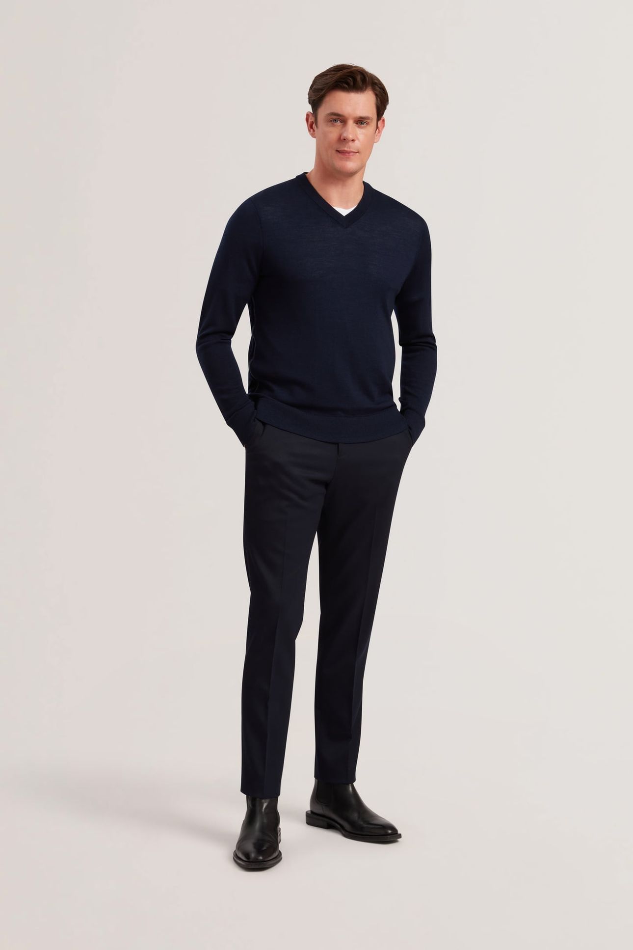 LAMBEH LS MERINO CORE V NECK NAVY 3