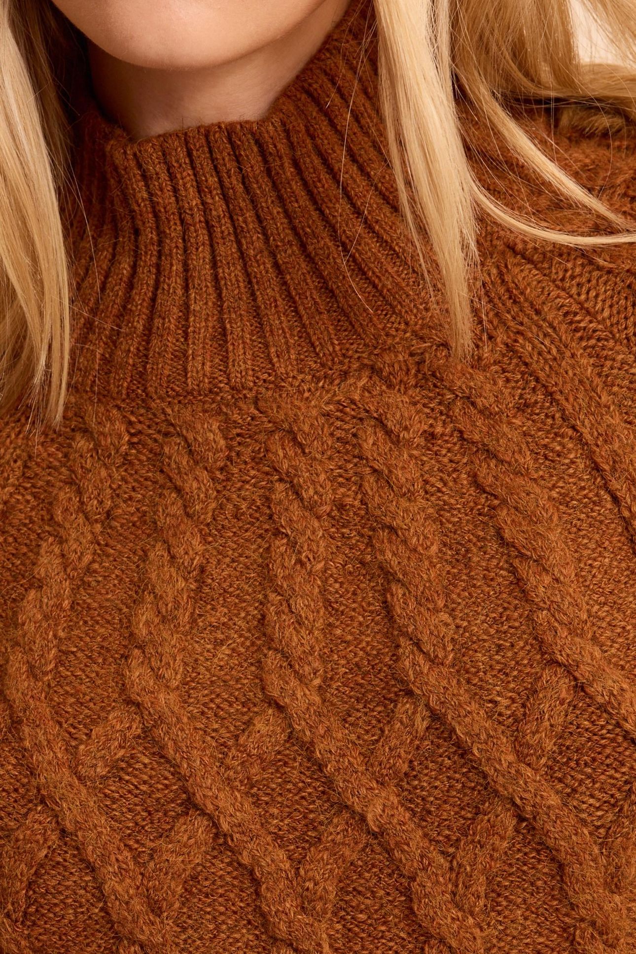 CAMEL CABLE KNIT SWEATER 8