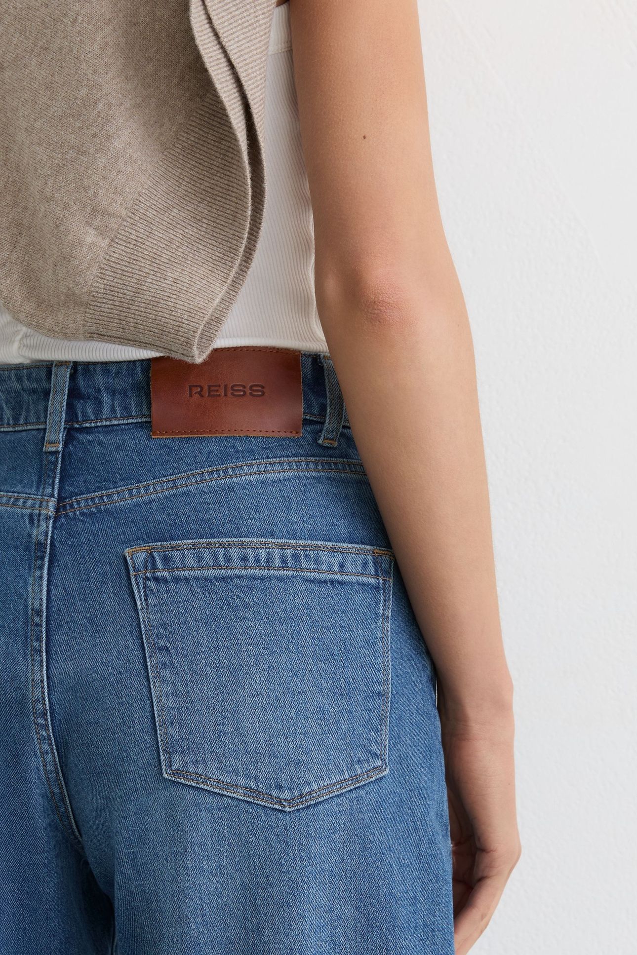 BARREL LEG JEAN MID BLUE 5