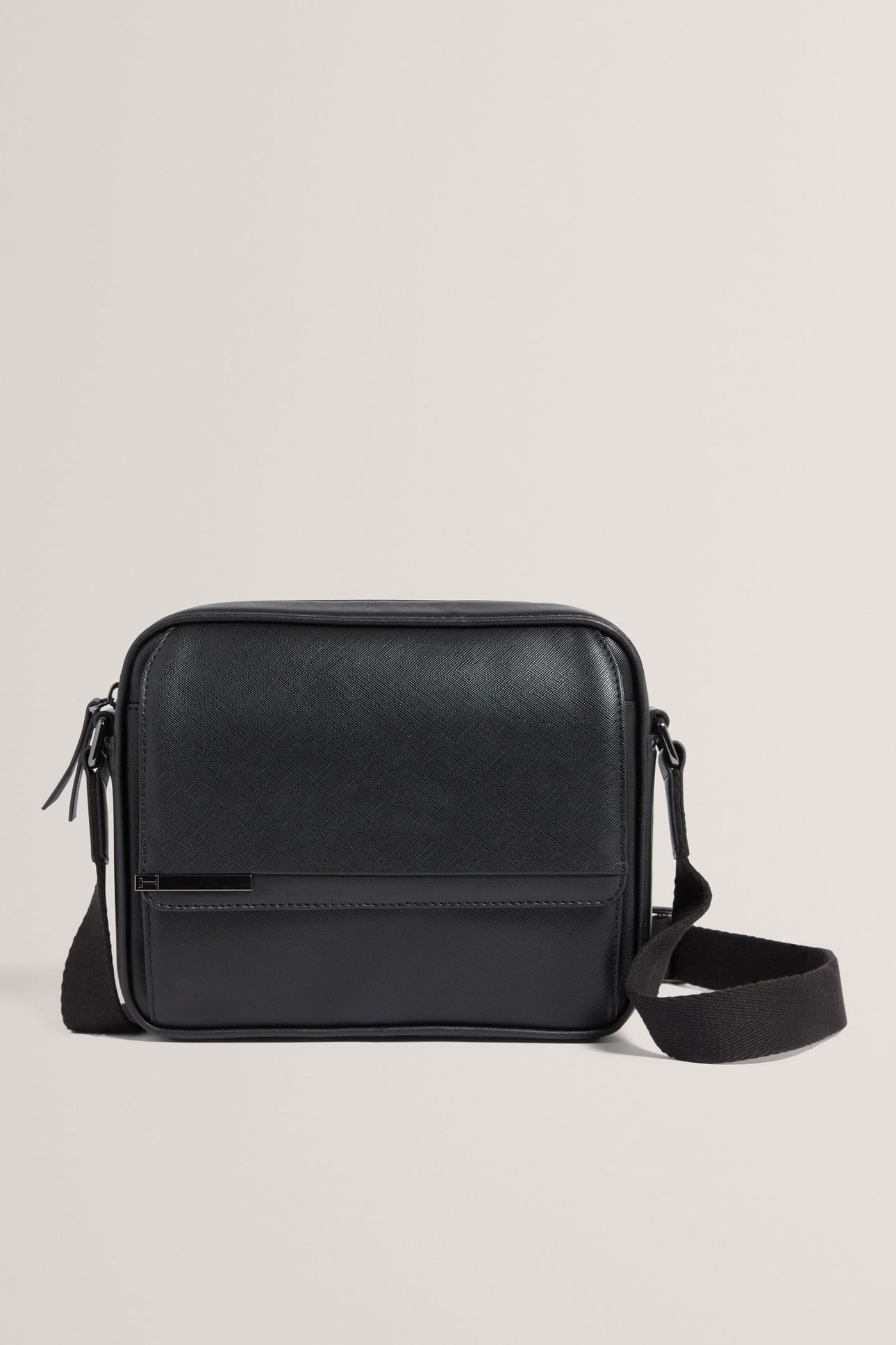 TIE BAR DETAIL PU MESSENGER BAG BLACK 1