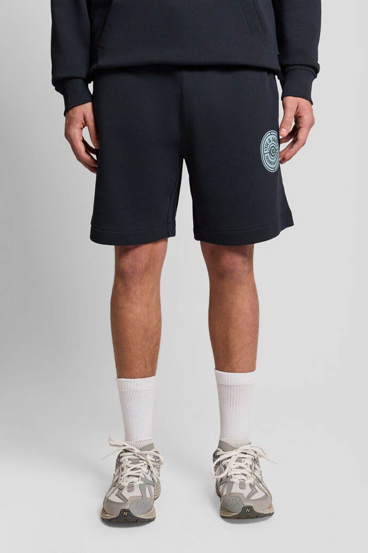 BORDERS LABEL GRAPHIC SWEATSHORT DARK NAVY 1