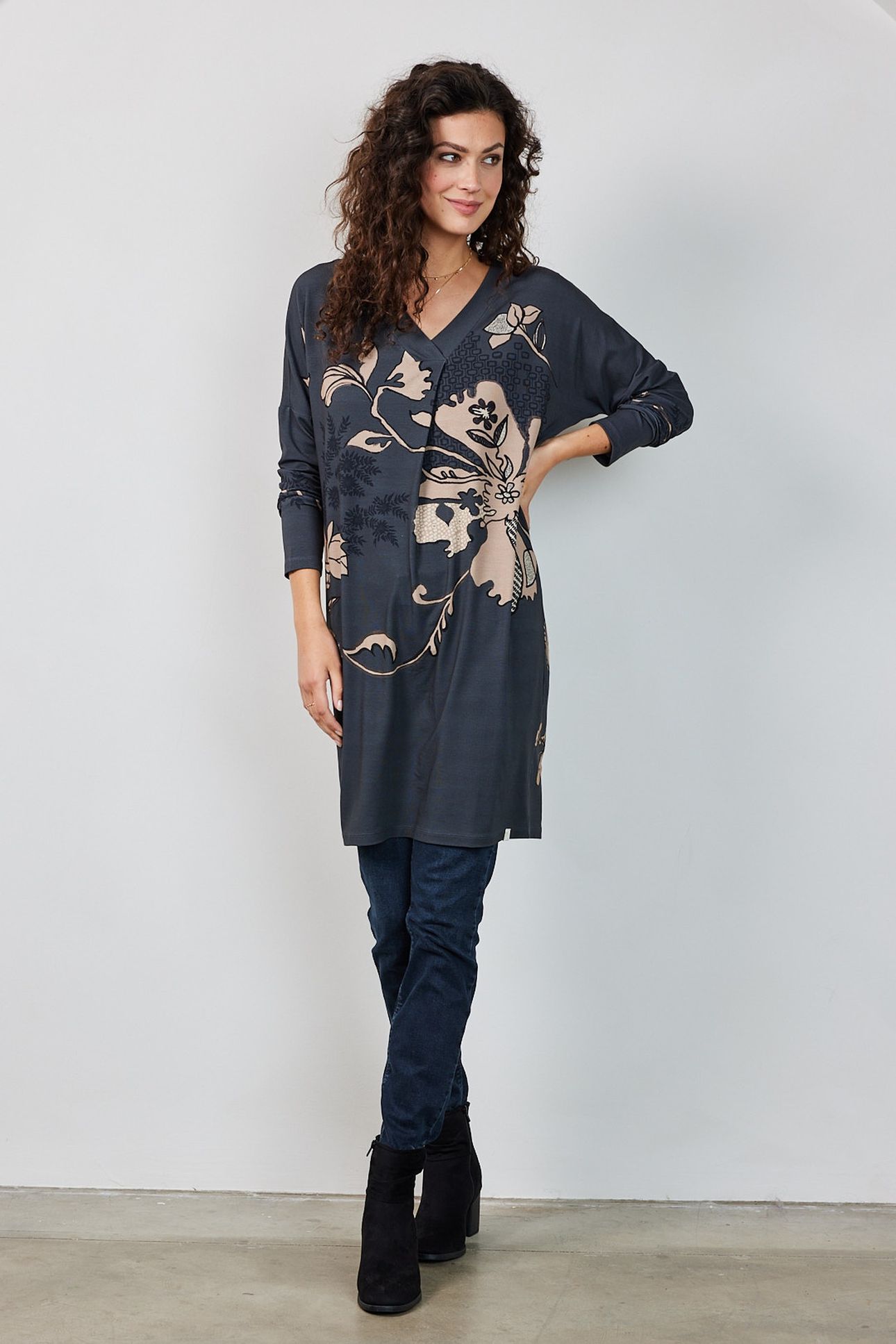 LOOSE DRESS INDY PRINT GREY ENSEMBLE PANEL 2