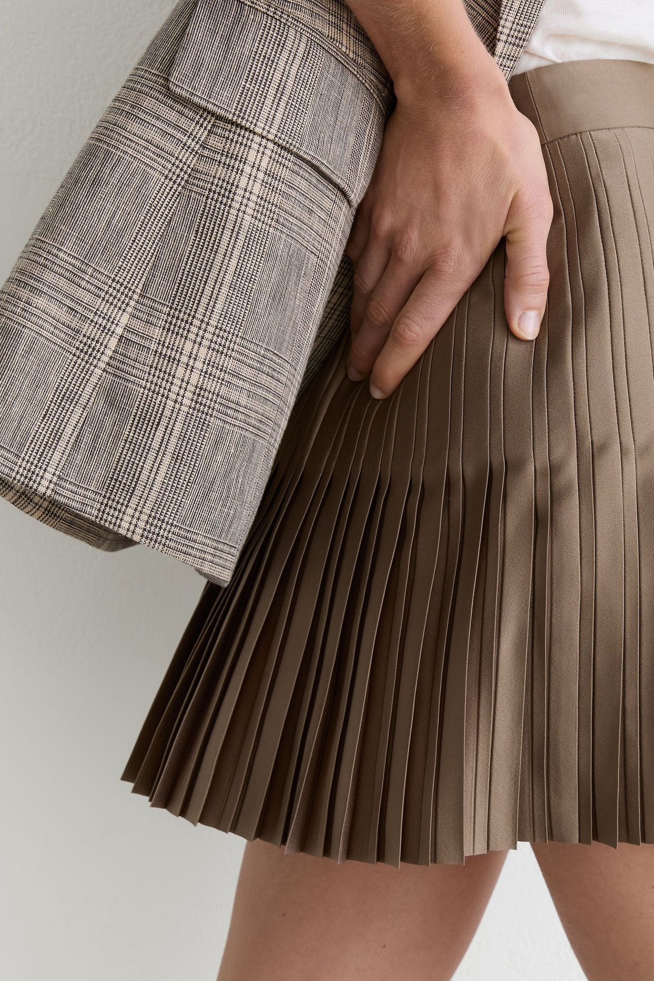 MINI PLEAT SKIRT MOCHA BROWN 4