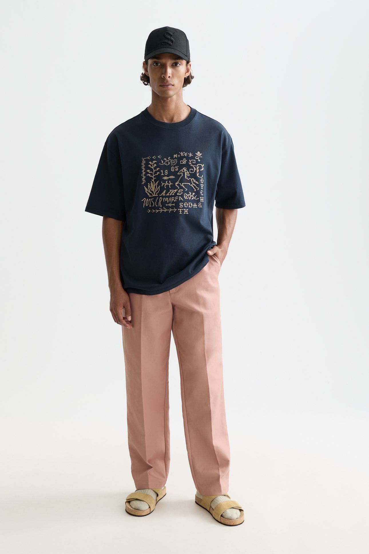 CROSS-STITCHED FRONT ARTWORK LOOSE-FIT T-SHIRT BLACK 3