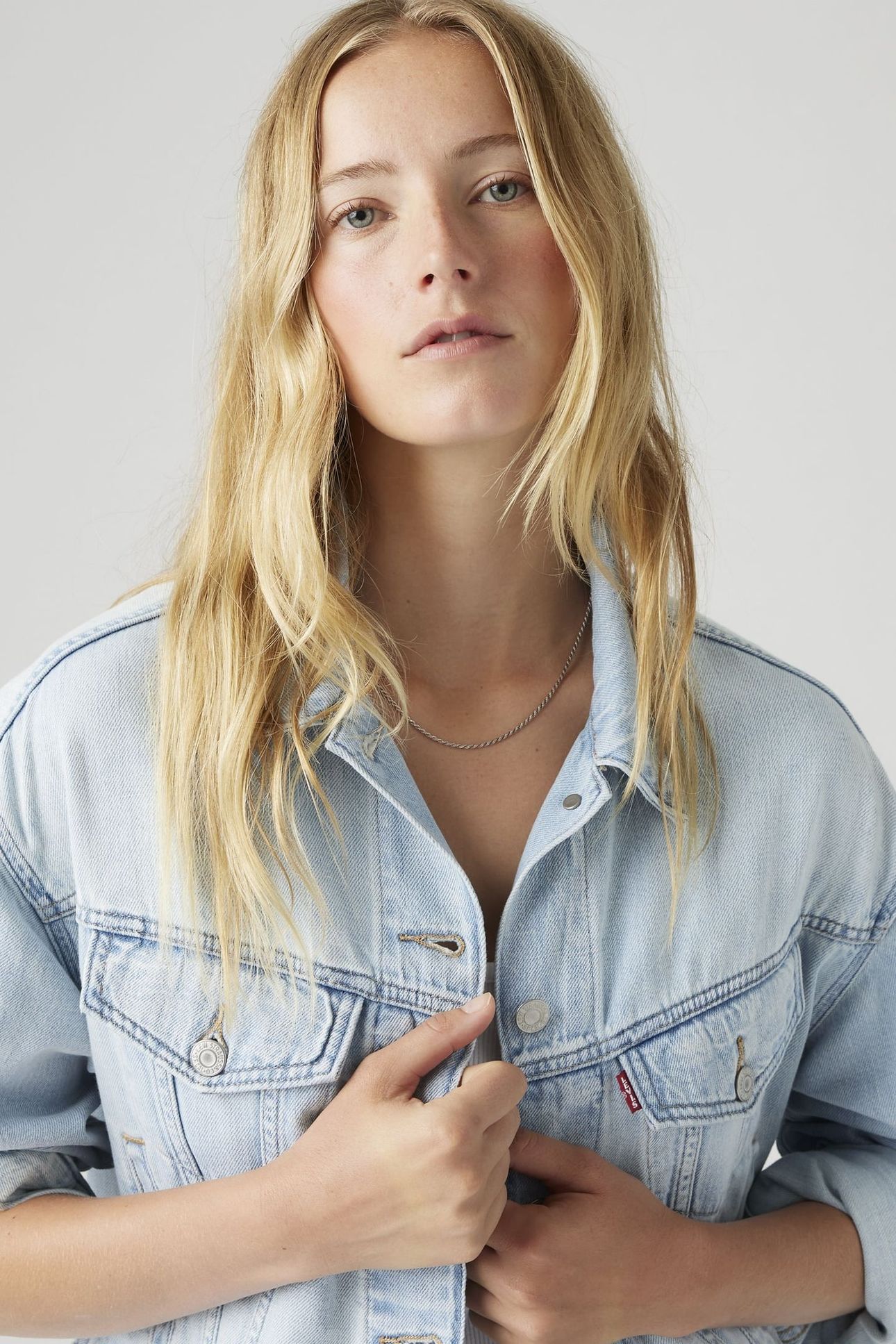 SHRUNKEN '90S LINEN+ DENIM TRUCKER JACKET 5