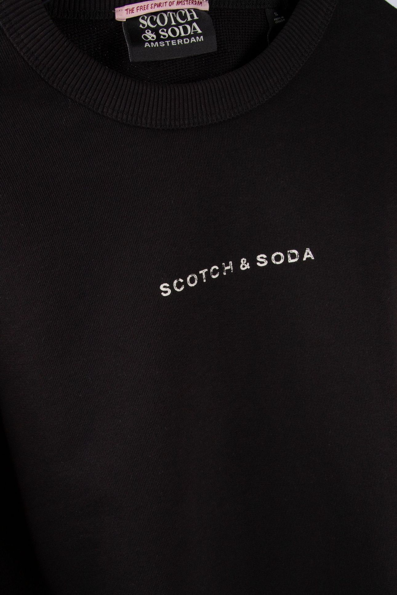 CHEST ARTWORK SWEATSHIRT BLACK 4