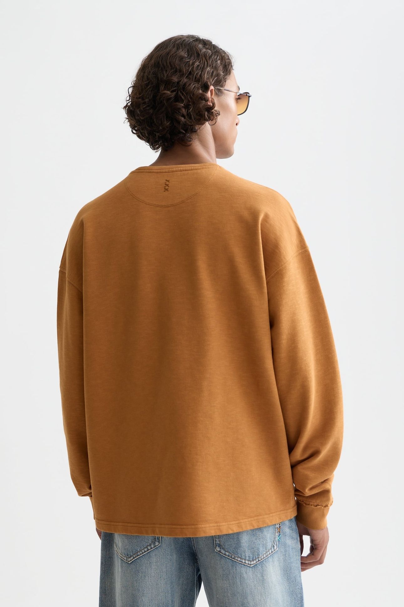SEASONAL CORE 3 CROSSES PROGRAM LOOSE-FIT SWEATSHIRT MEDIUM 2