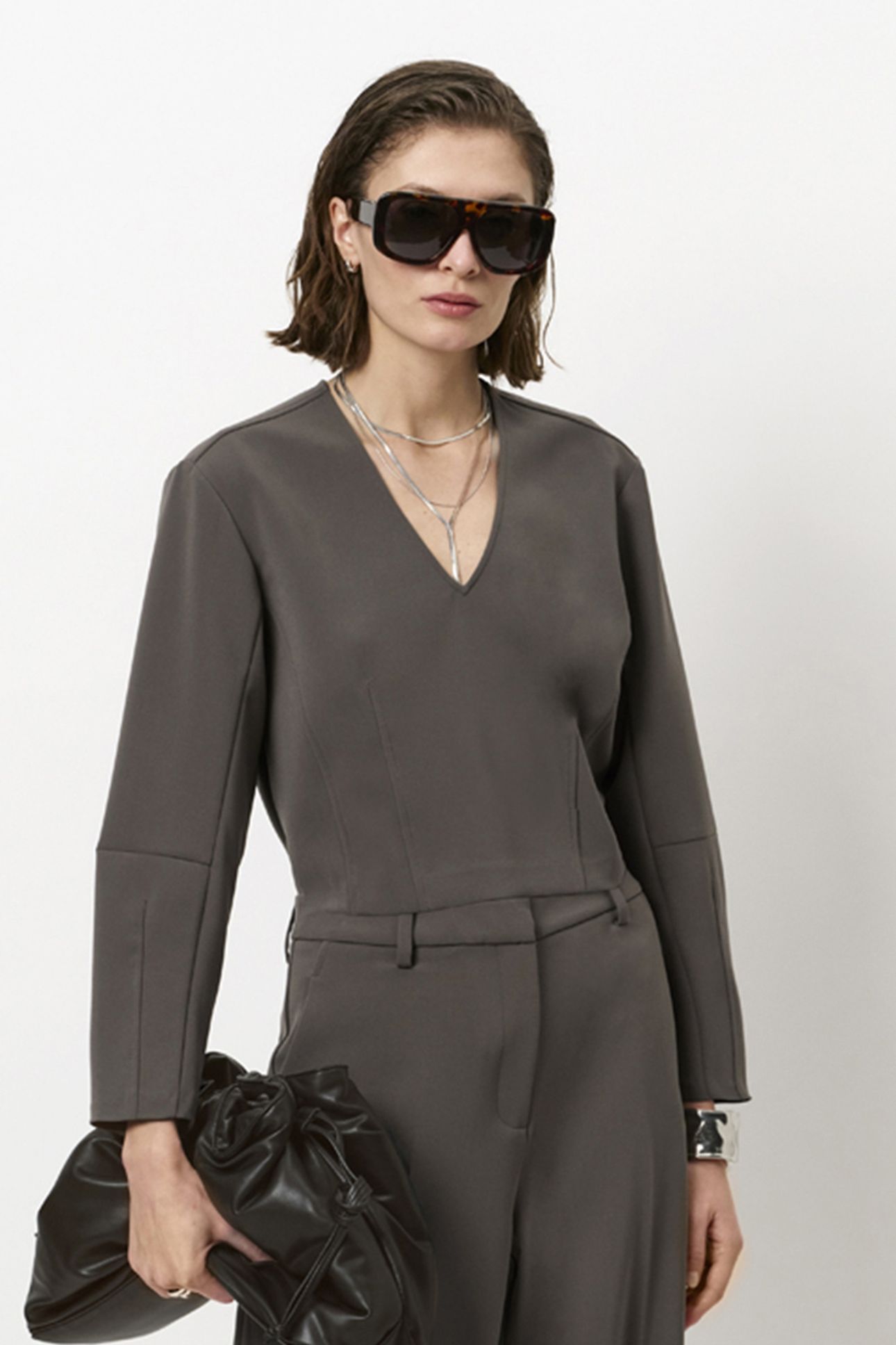 CINDER V-NECK TOP ANTIQUE GREY 2