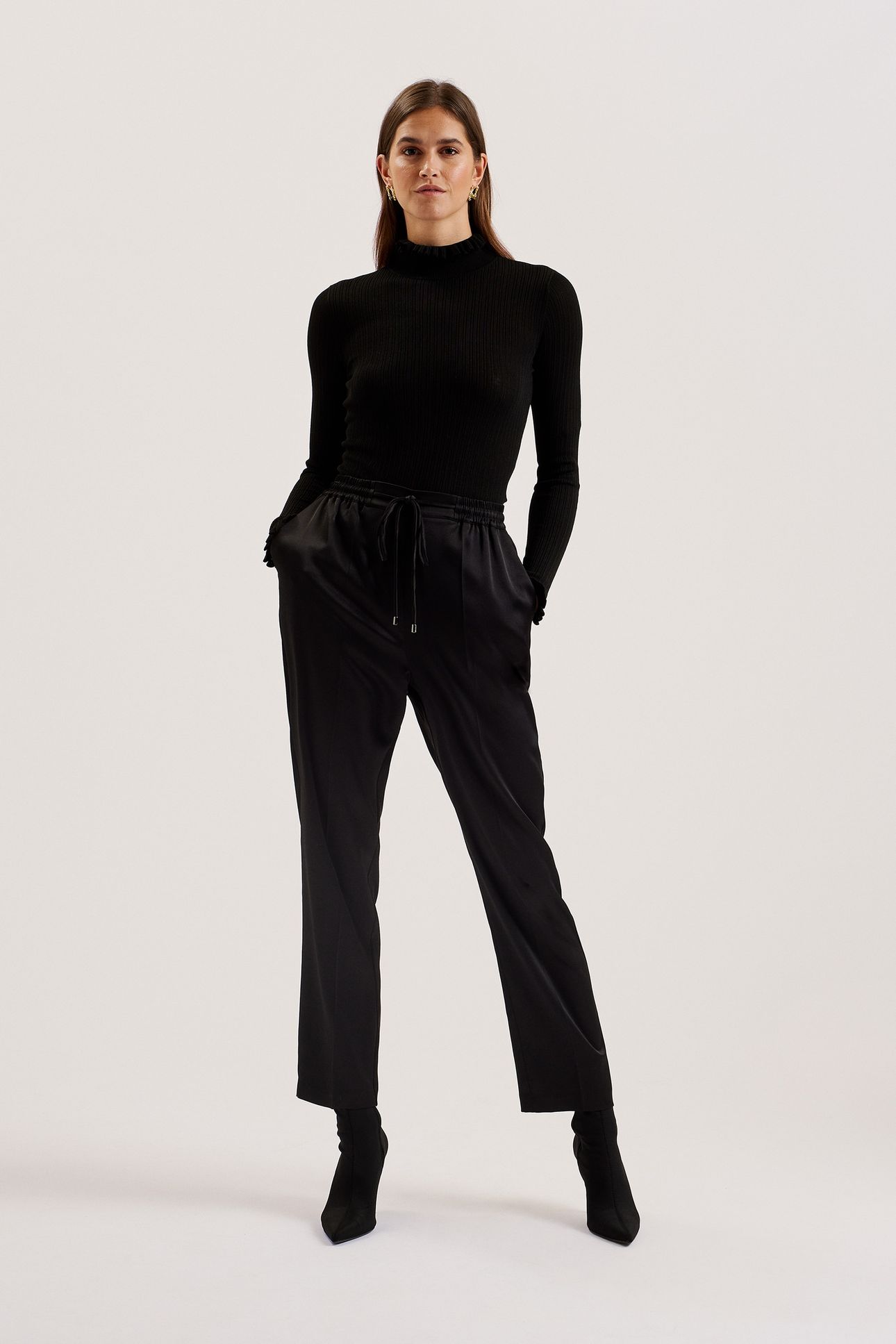 JANITTT RIB FUNNEL NECK FRILL JUMPER BLACK 1
