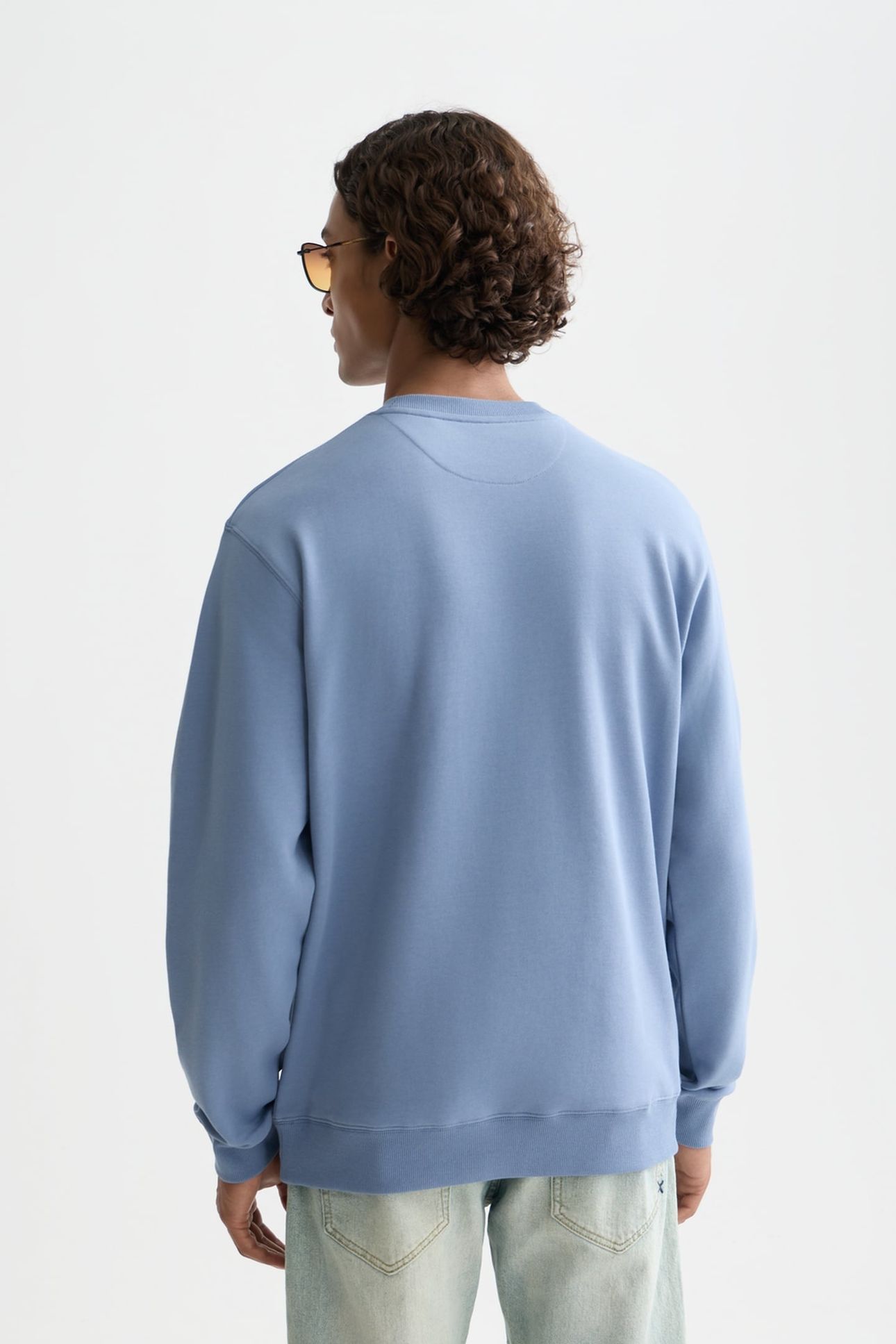 SEASONAL CORE LOGO BADGE REGULAR-FIT SWEATSHIRT NAVY 2