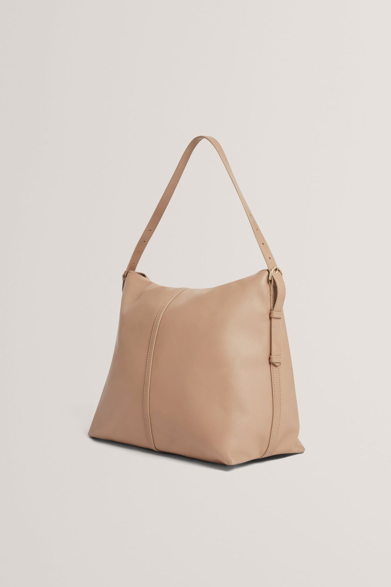 BAR DETAIL LEATHER SLOUCHY BAG CAMEL 2